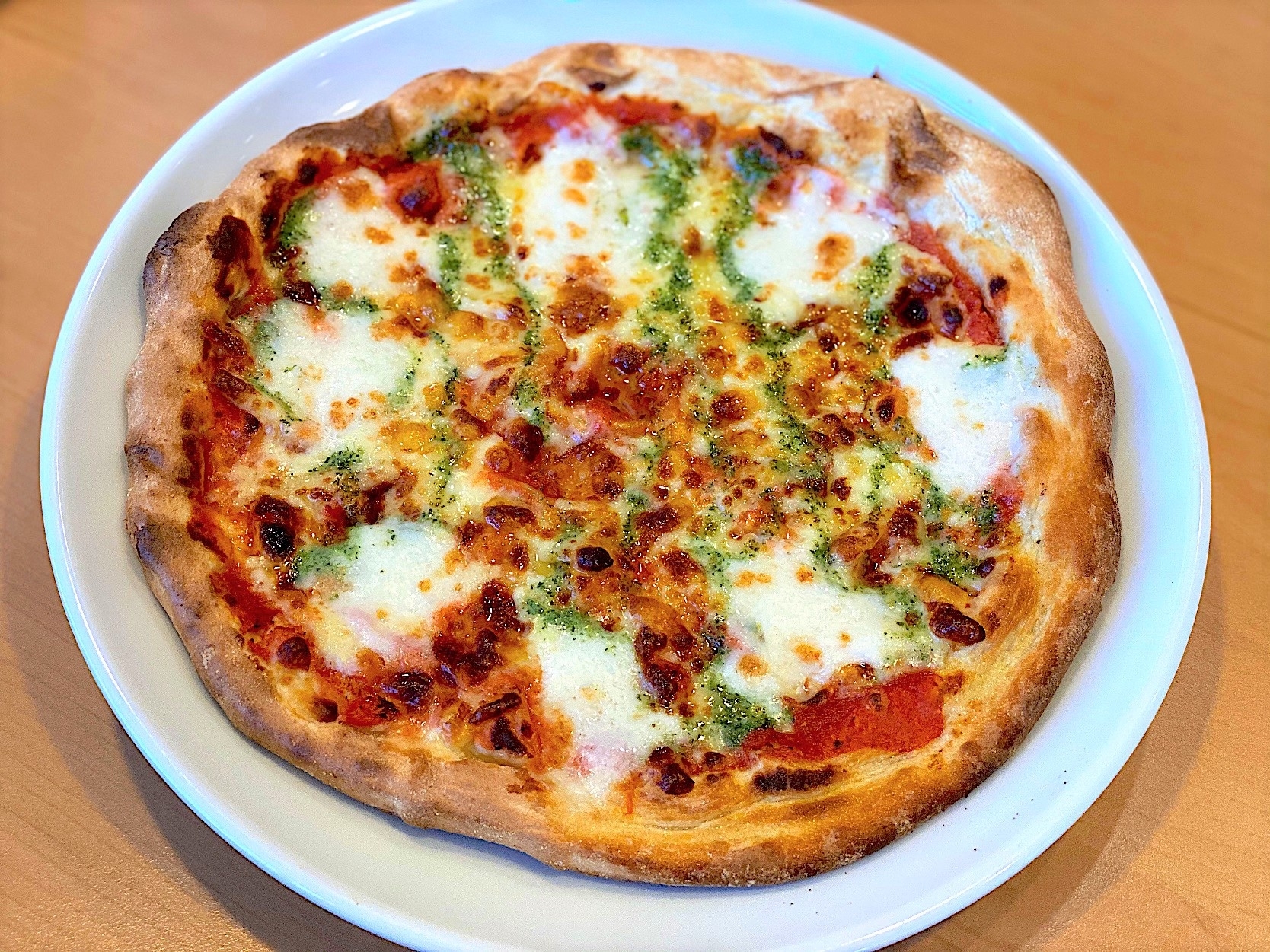 ガストのオススメのパン「マルゲリータピザ」