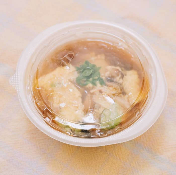 セブンのオススメグルメ「鶏ガラ仕立ての天津風玉子あんかけ豆腐」