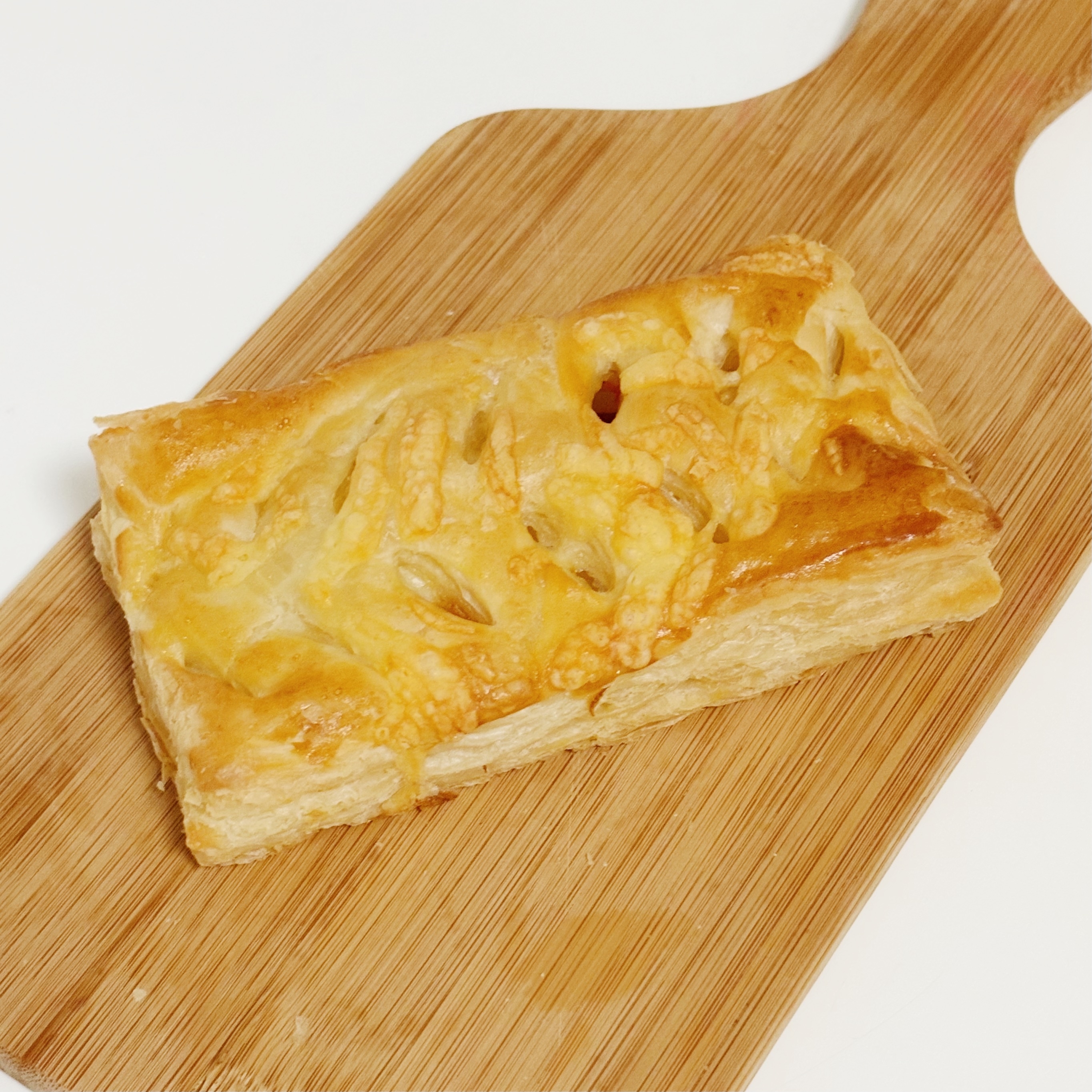 ミスドのおすすめのパイ「とろ～り4種のチーズ＆ミートパイ」