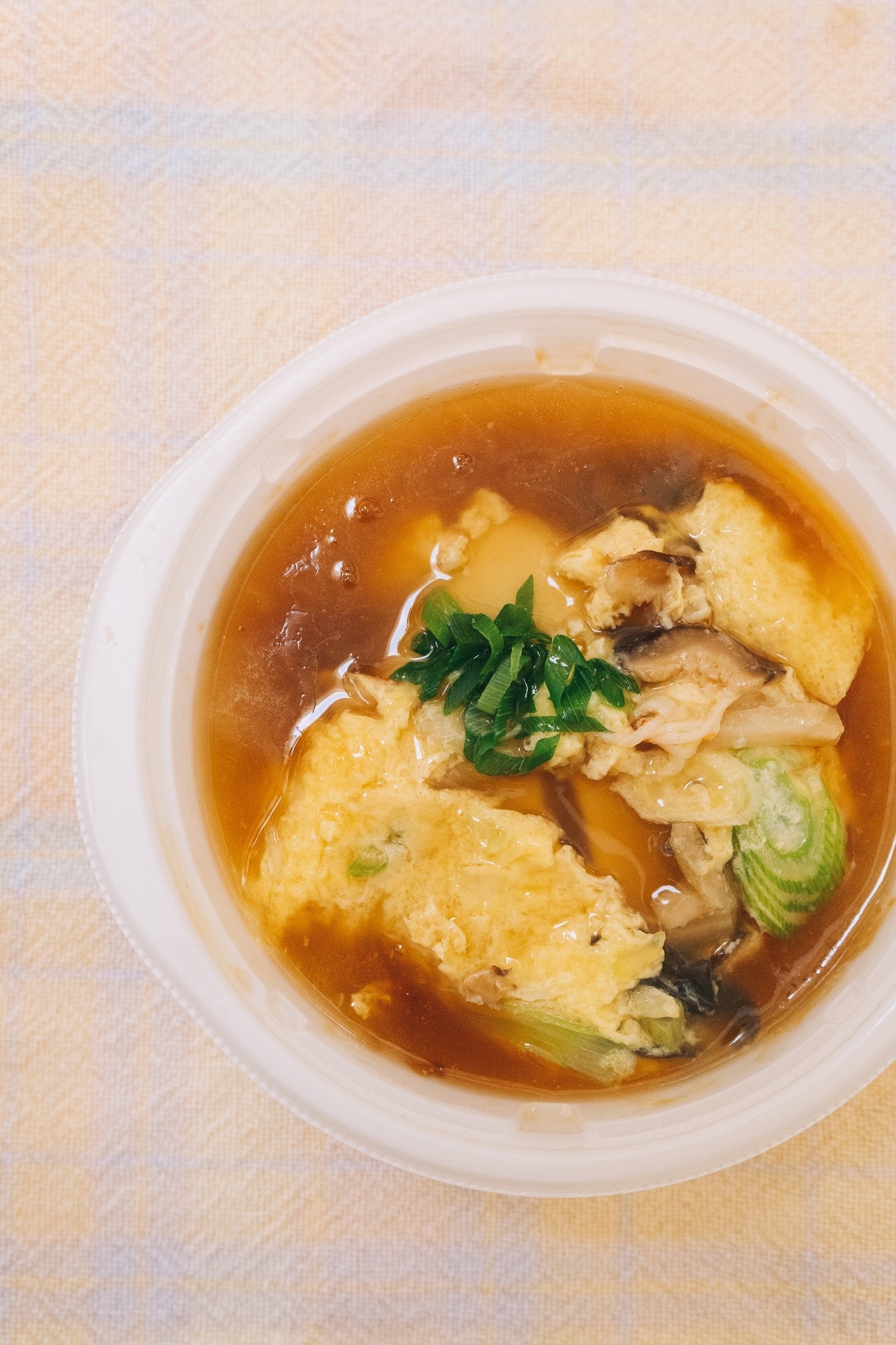 セブンのオススメグルメ「鶏ガラ仕立ての天津風玉子あんかけ豆腐」