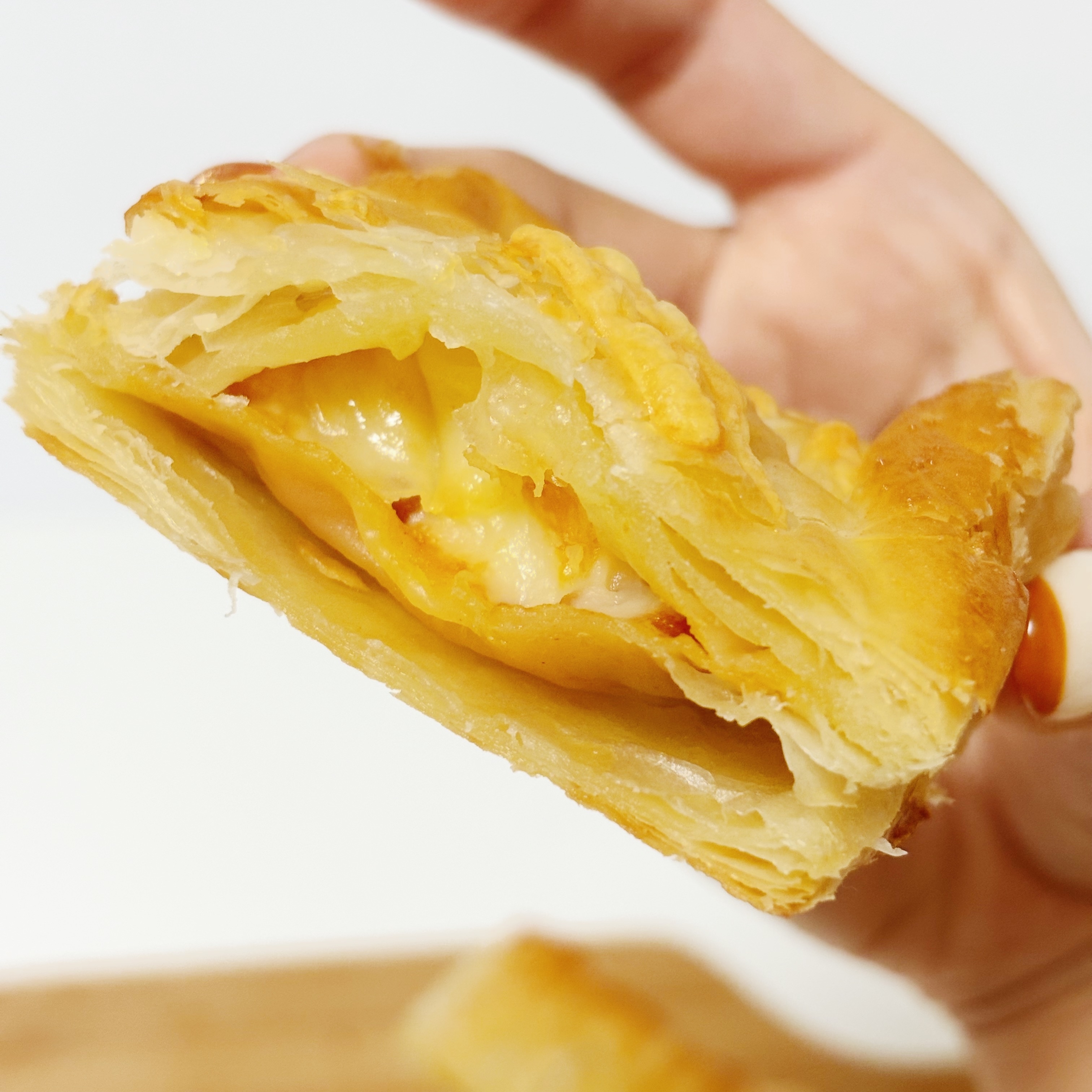 ミスドのおすすめのパイ「とろ～り4種のチーズ＆ミートパイ」