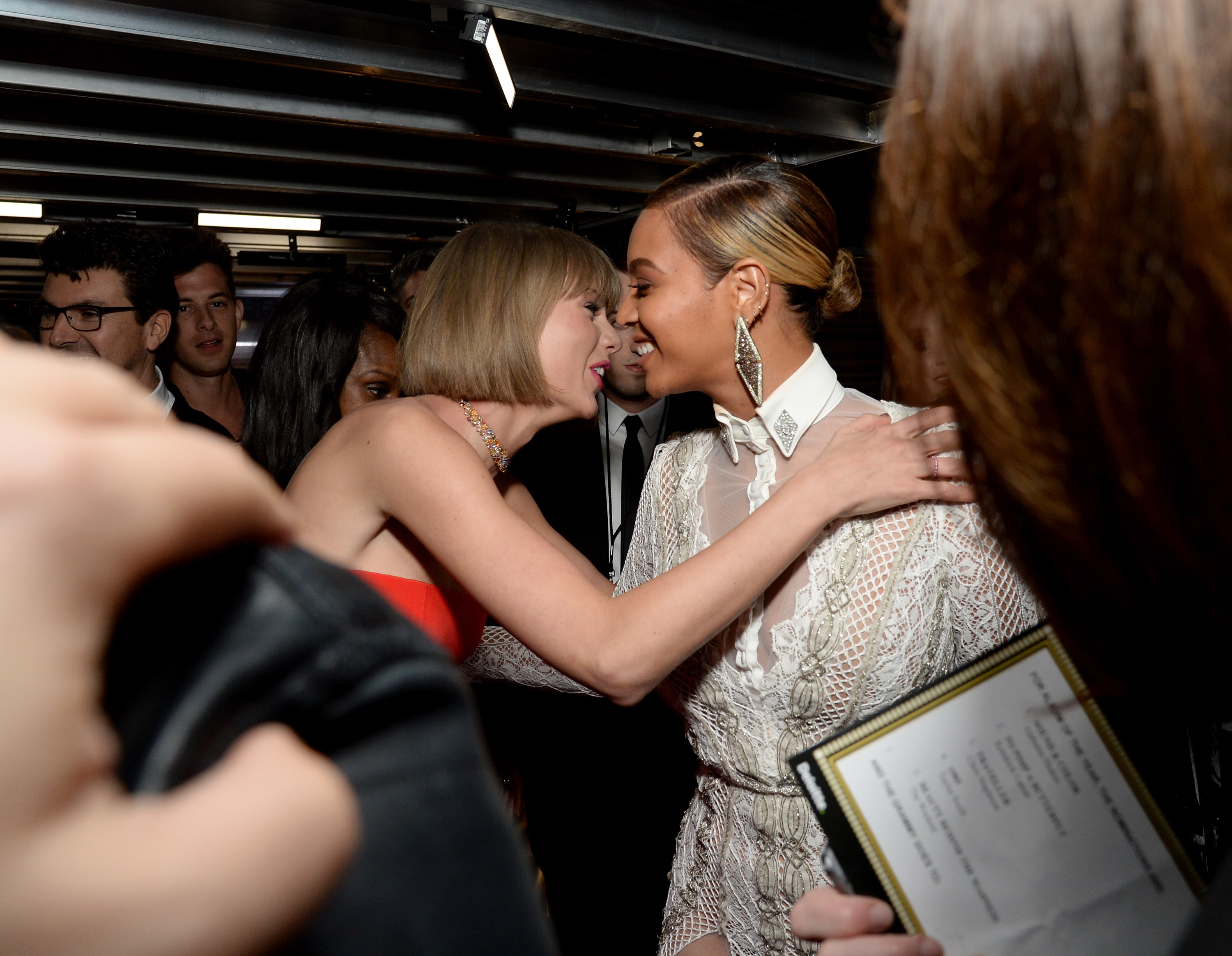 Closeup of Taylor and Beyoncé hugging
