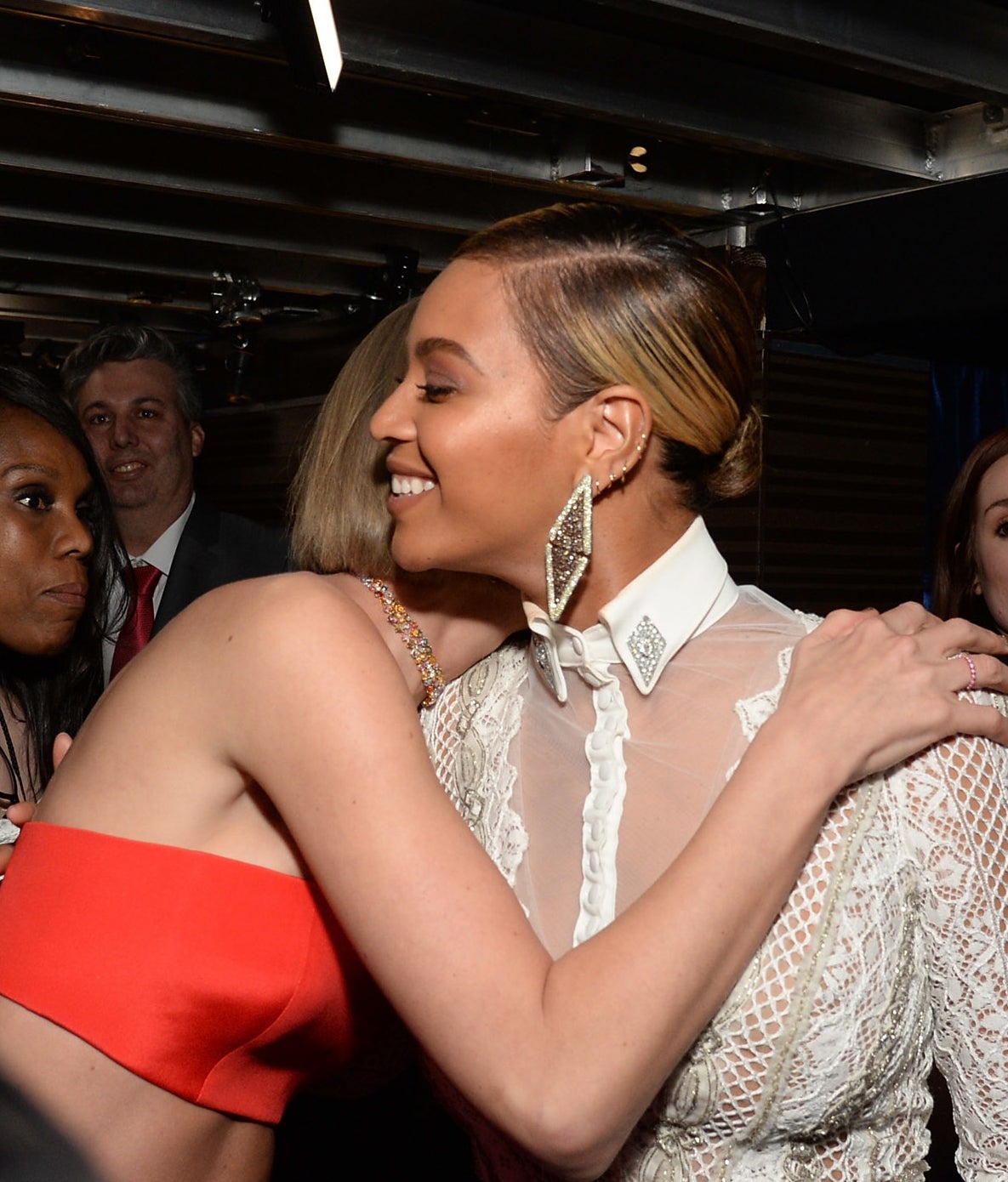 Taylor and Beyoncé hugging