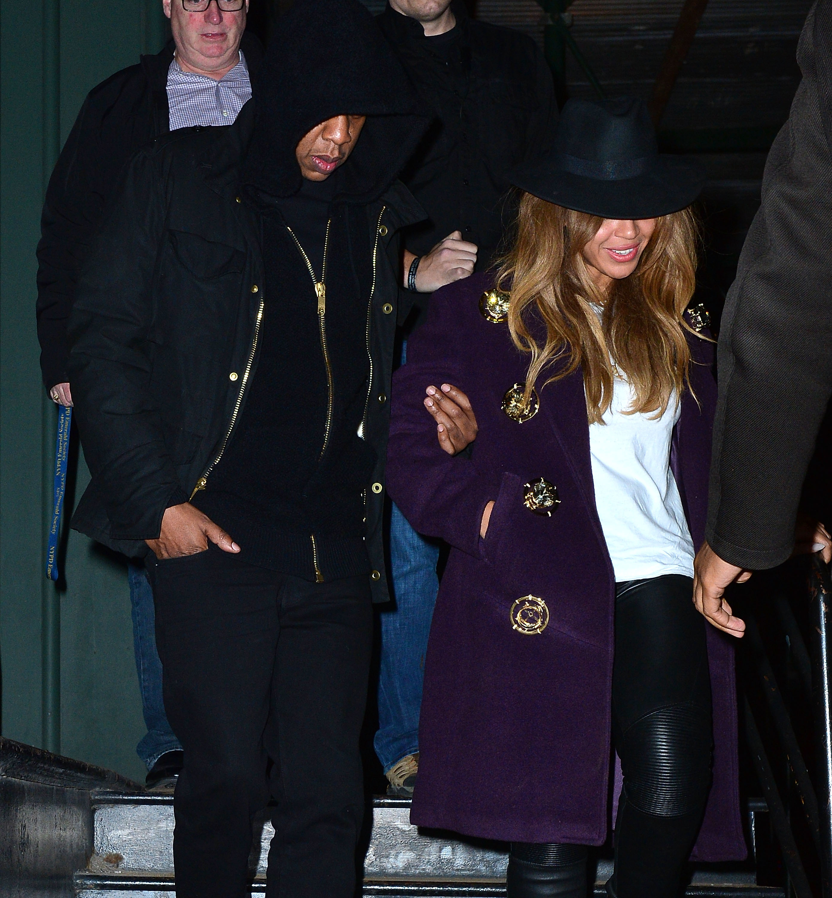 Closeup of Jay-Z and Beyoncé walking out of Taylor&#x27;s apartment