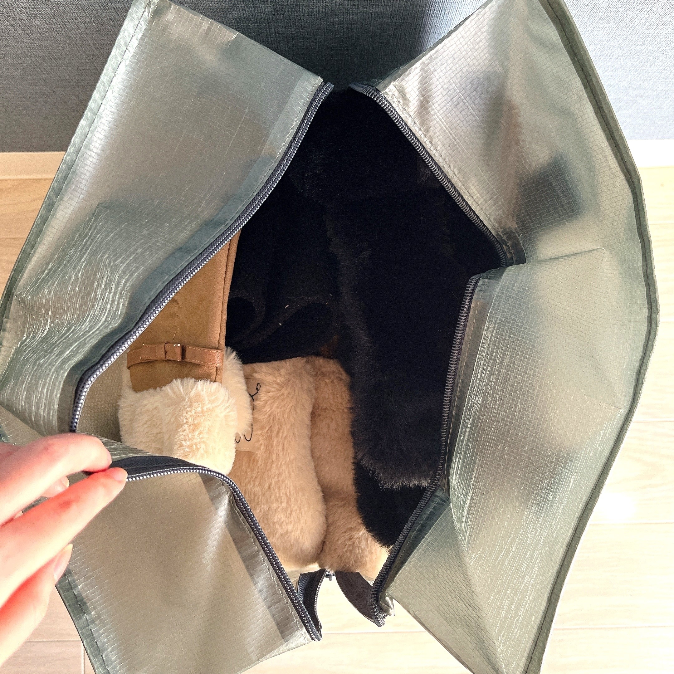 3COINZのオススメのグッズ「【Disney】クリア収納バッグ：Mサイズ」