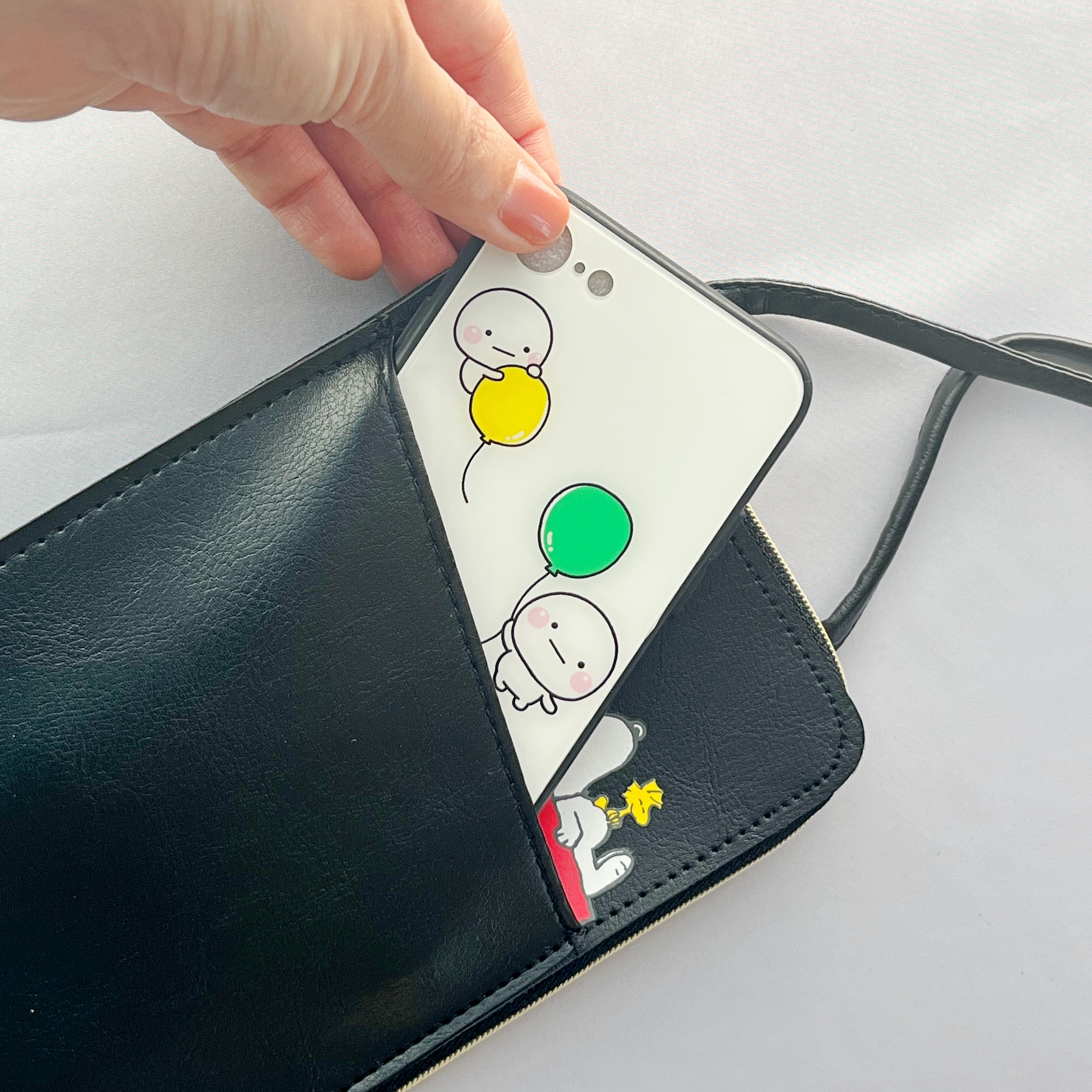 GLOW11月号増刊の付録「SNOOPY カードケース付きレザー調スマホポシェット」