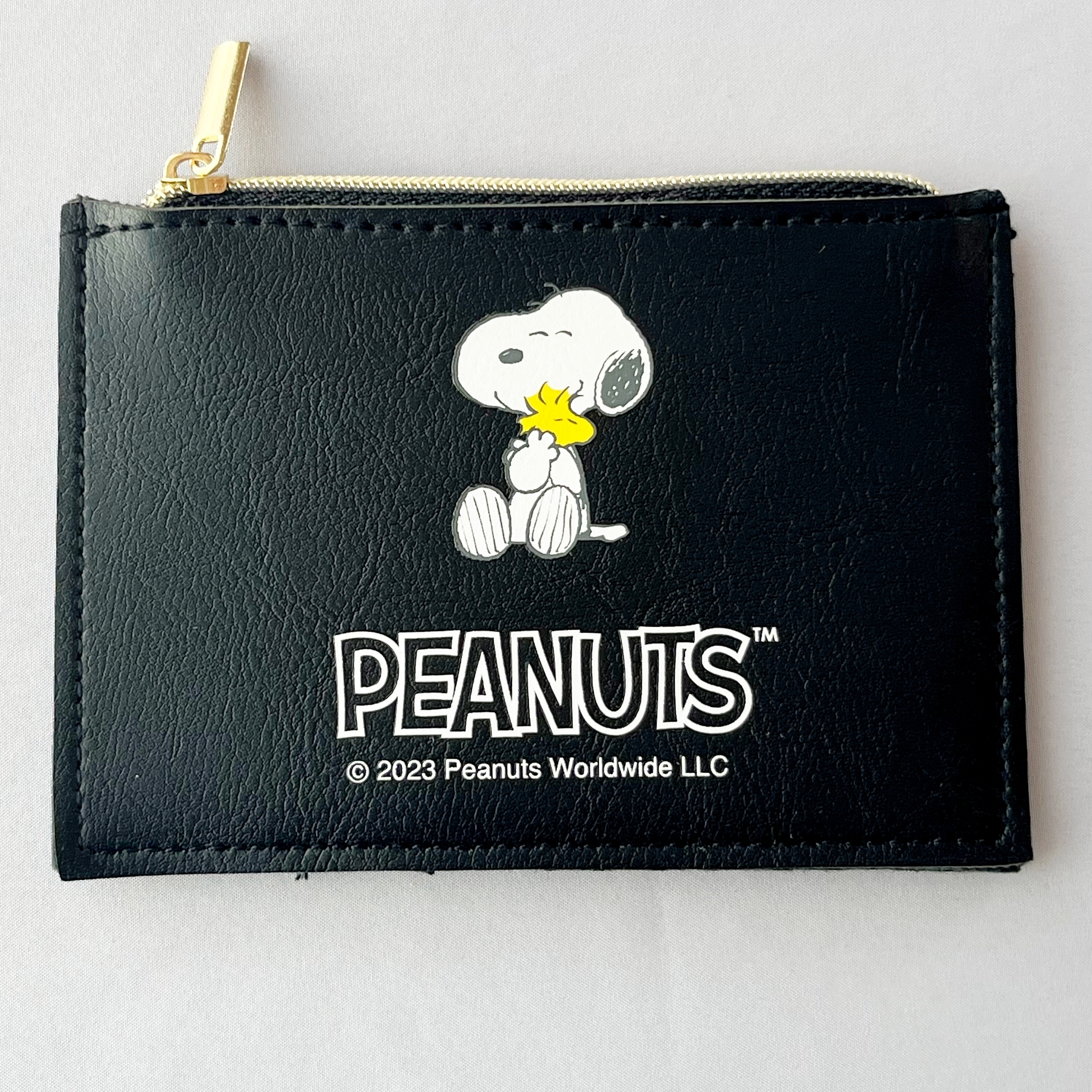 GLOW11月号増刊の付録「SNOOPY カードケース付きレザー調スマホポシェット」