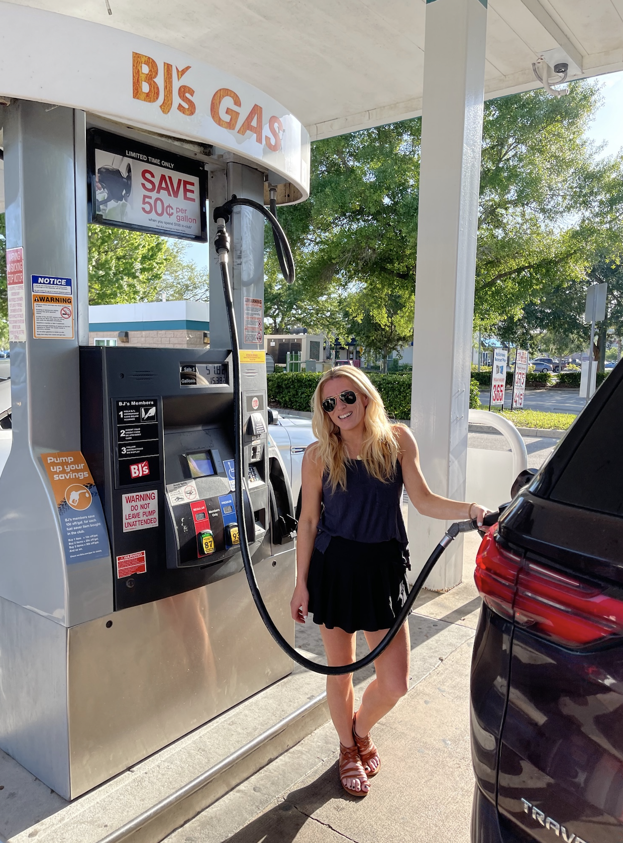 Woman fills gas at BJ&#x27;s