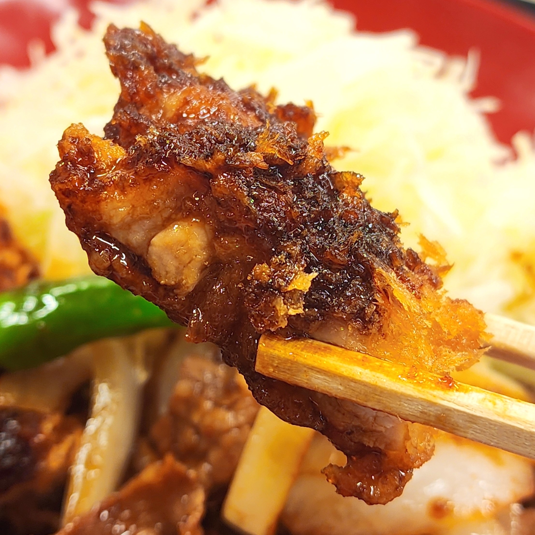 かつやのおすすめメニュー「牛バラ焼きとロースカツの合い盛り定食」