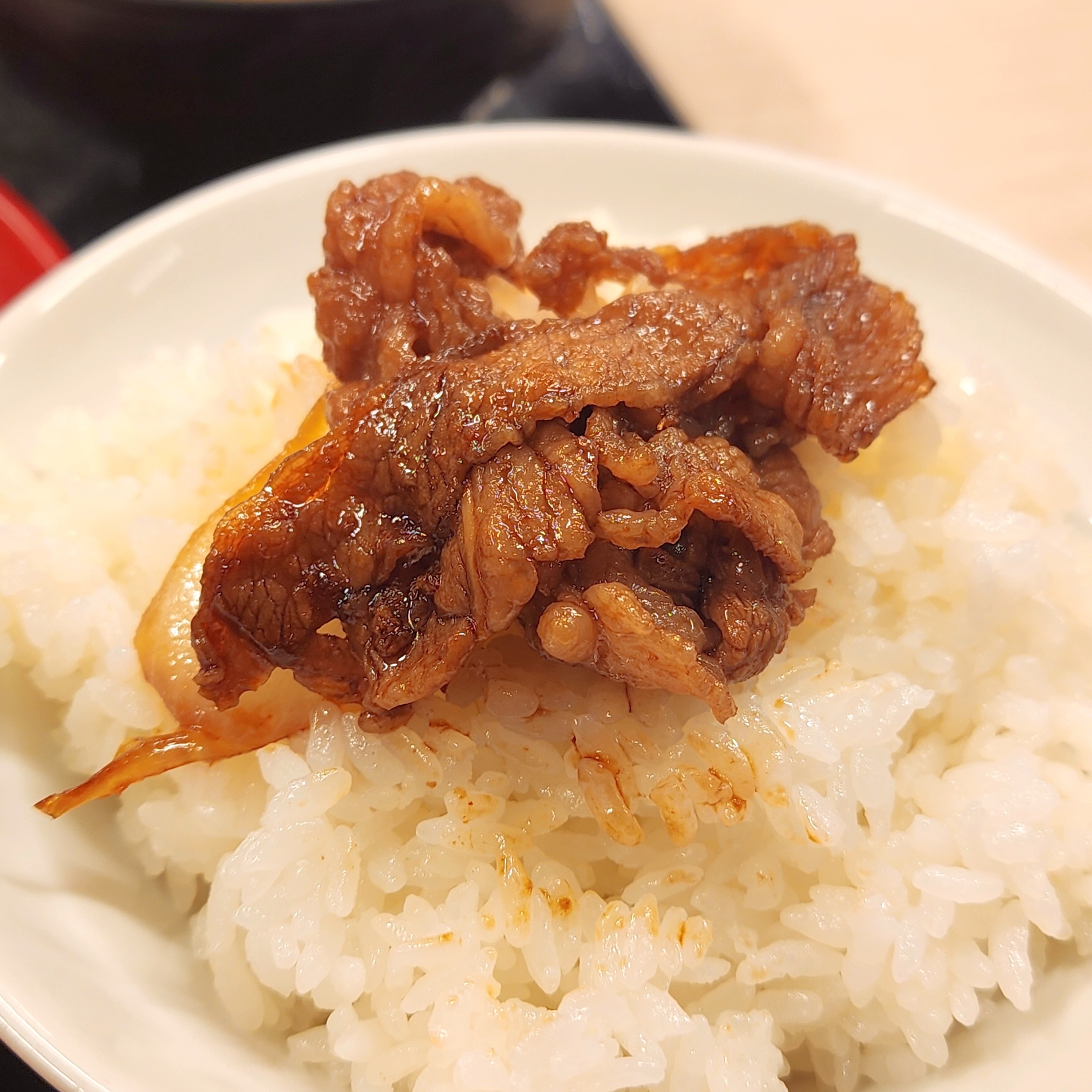 かつやのおすすめメニュー「牛バラ焼きとロースカツの合い盛り定食」