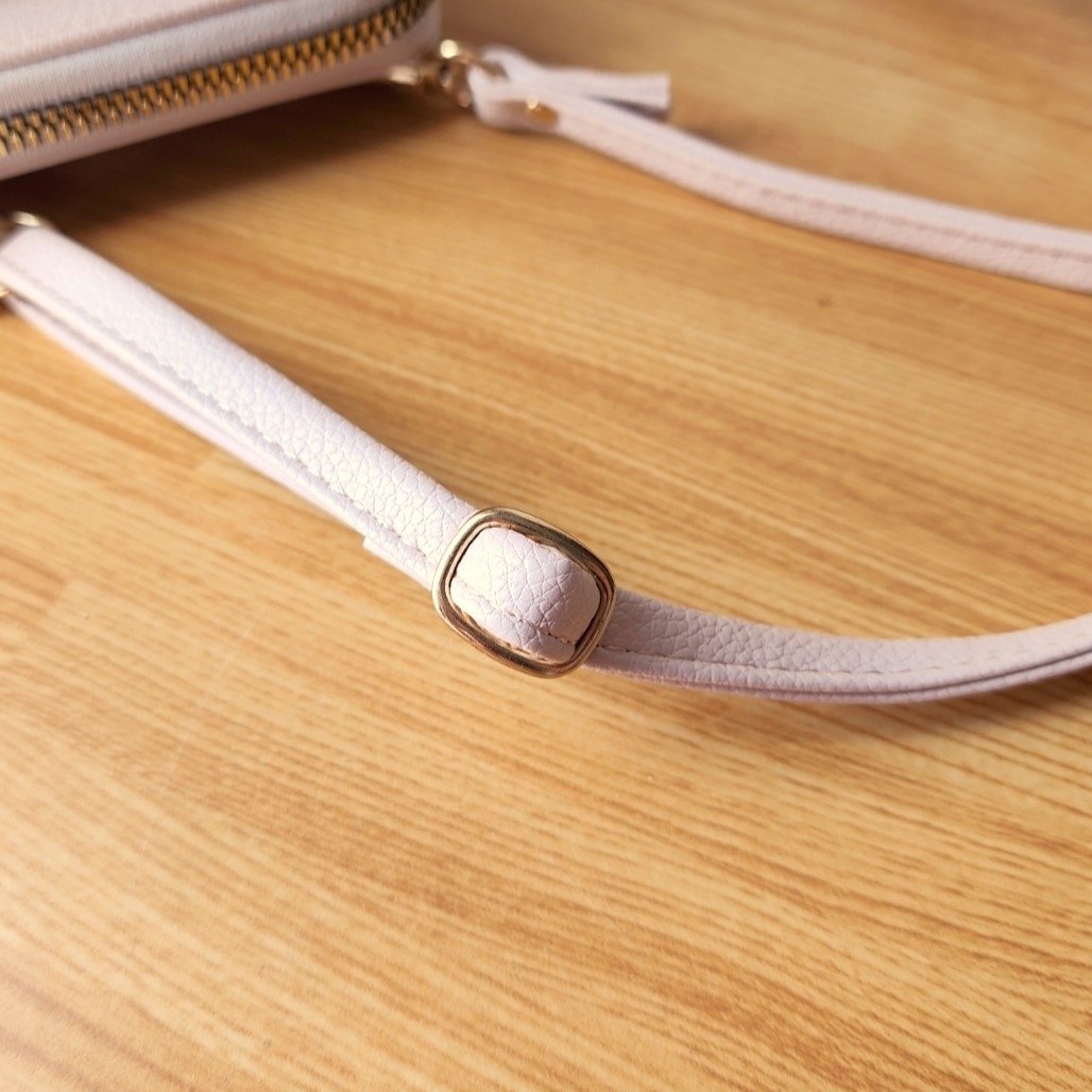 ドン・キホーテのおすすめスマホグッズ「me&do スマホポーチ」