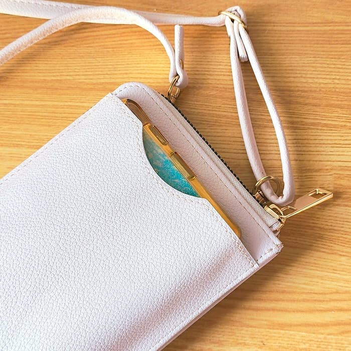 ドン・キホーテのおすすめスマホグッズ「me&do スマホポーチ」