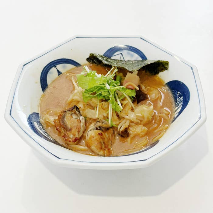 リンガーハットのおすすめのメニュー「かきちゃんぽん(かき2個入り)」