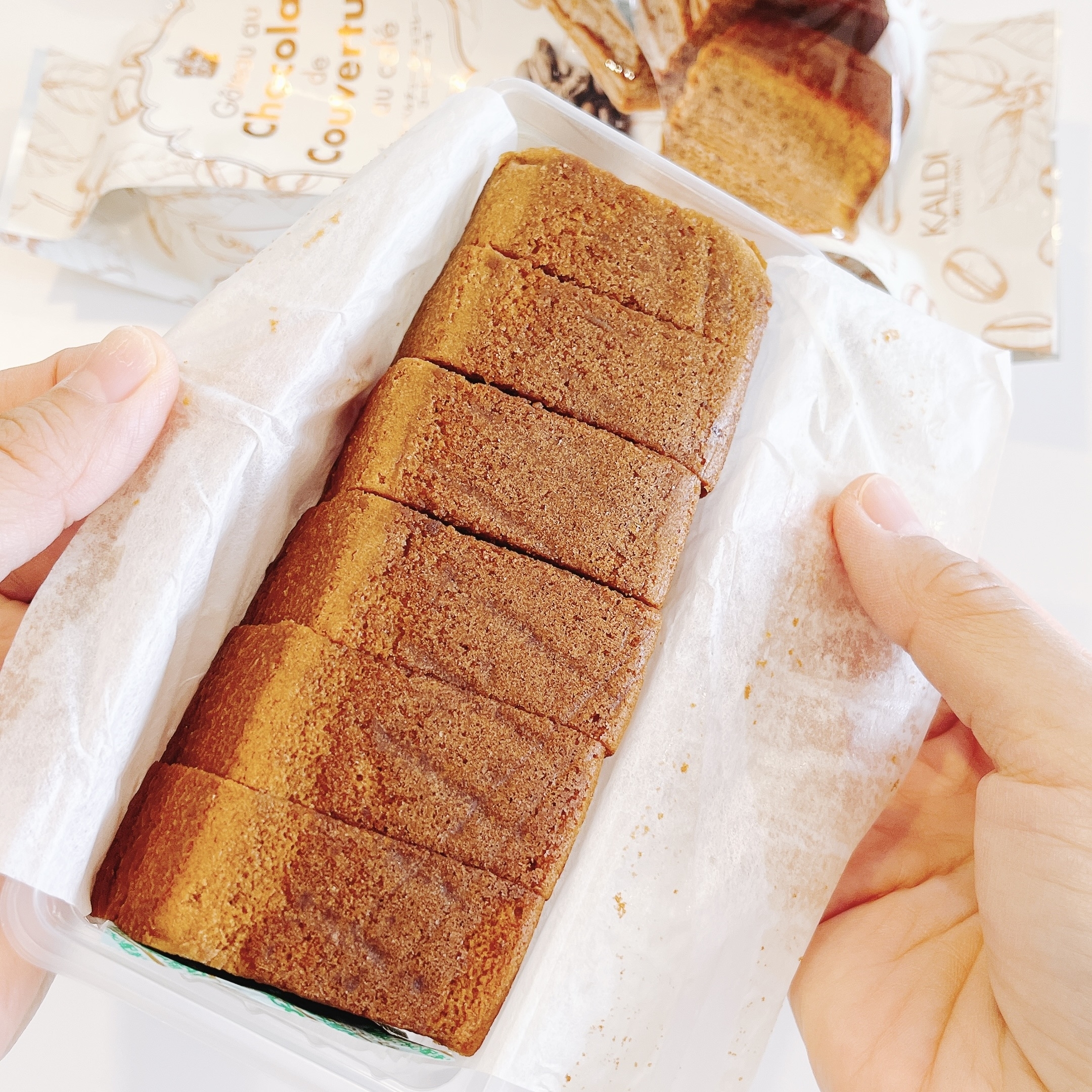 カルディのオススメのスイーツ「クーベルチュールチョコレートコーヒーケーキ」