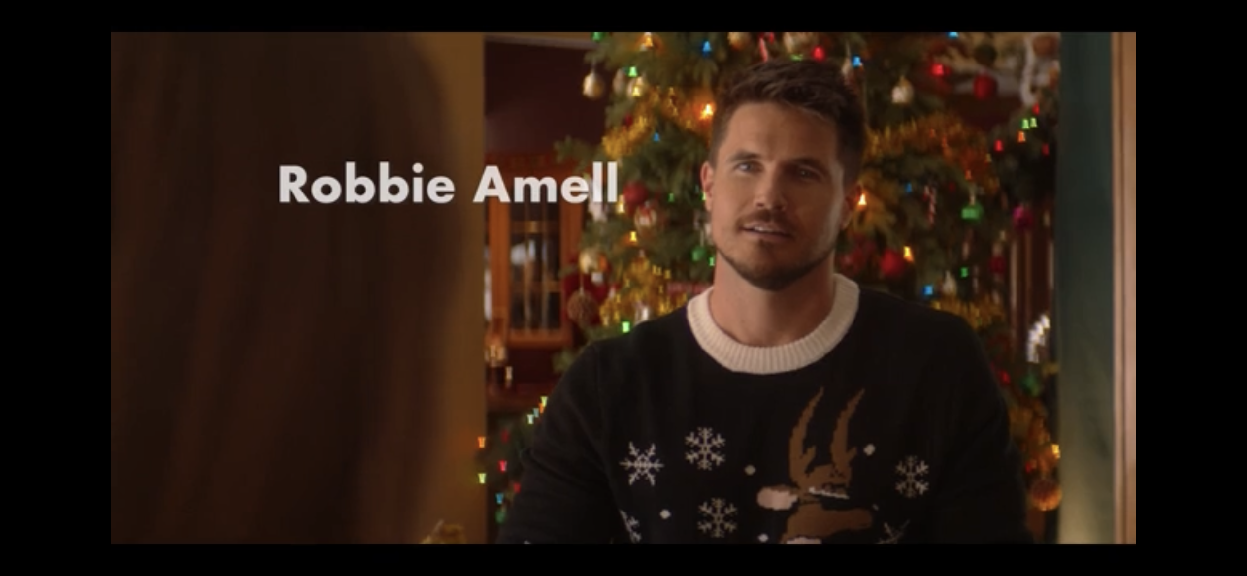 Robbie Amell in Christmas sweater