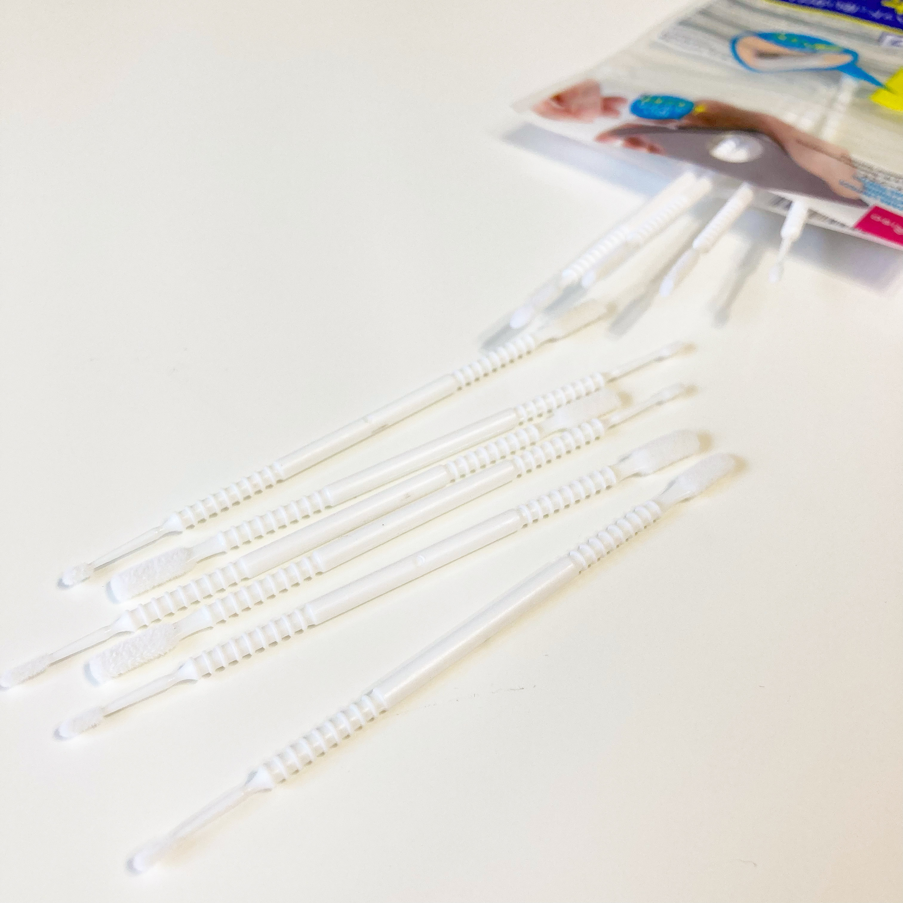 DAISO(ダイソー)の便利アイテム「スマホのおそうじ棒ツインヘッドタイプ」