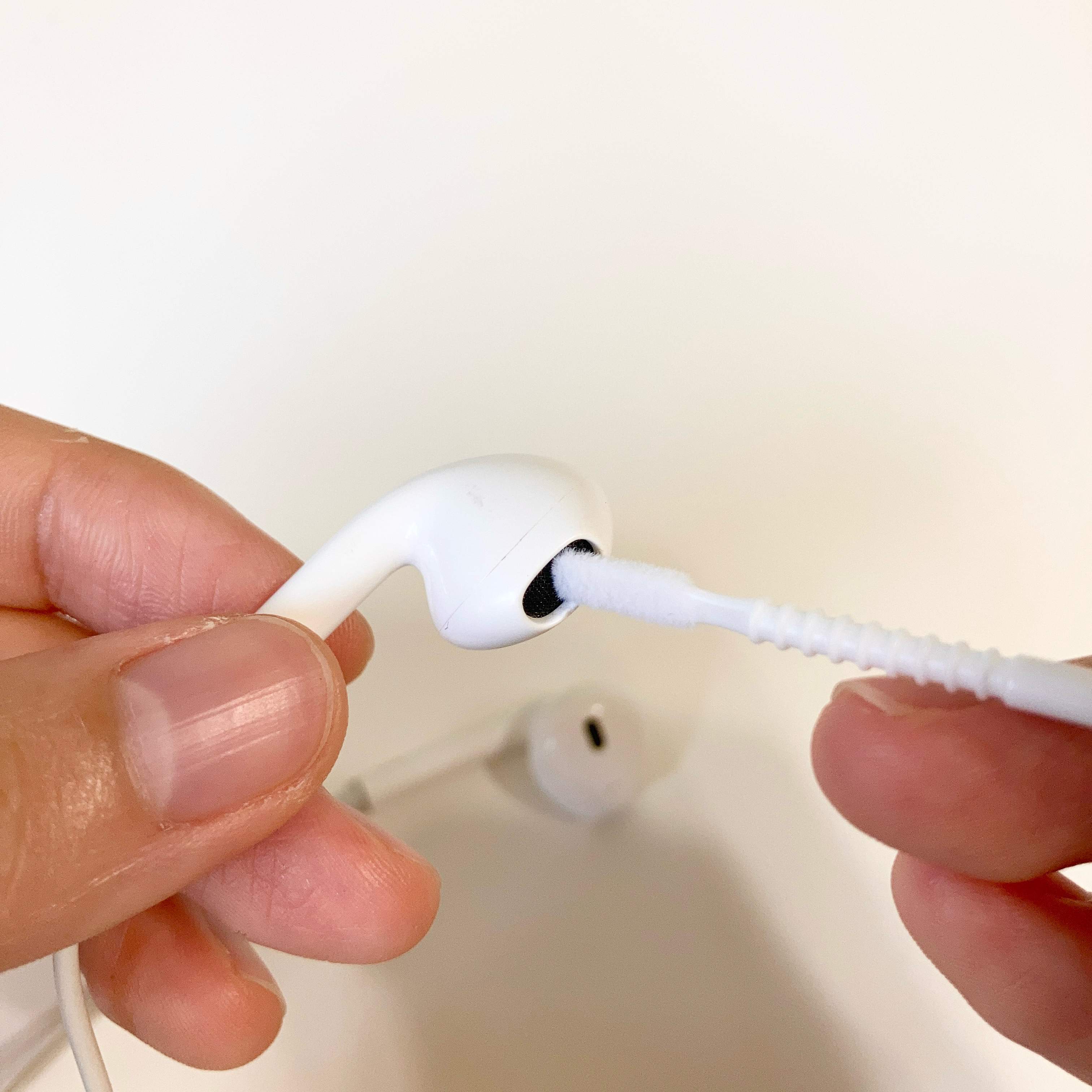 DAISO(ダイソー)の便利アイテム「スマホのおそうじ棒ツインヘッドタイプ」