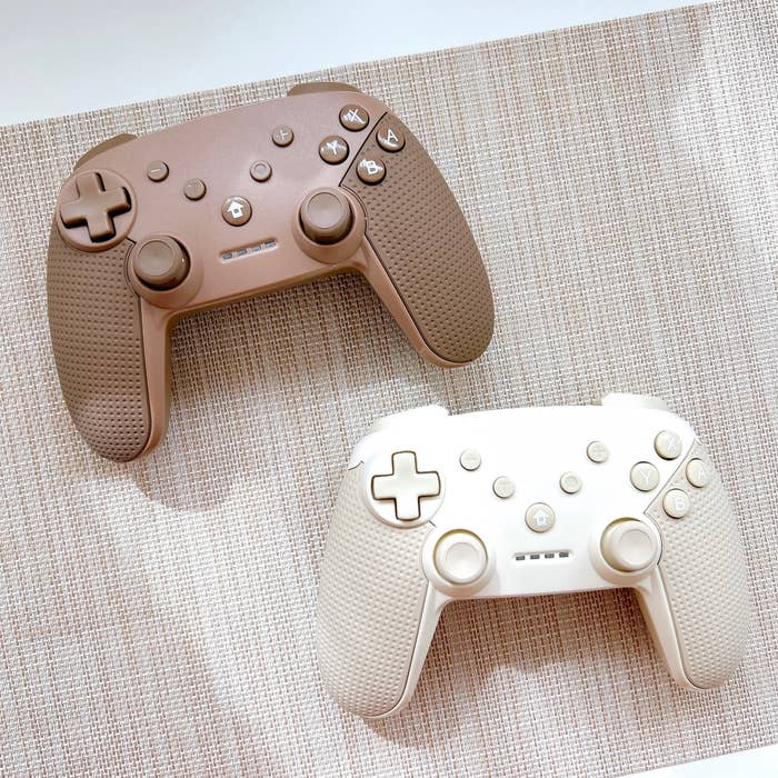 3COINS（スリーコインズ）のおすすめ家電「ワイヤレスゲームコントローラー」