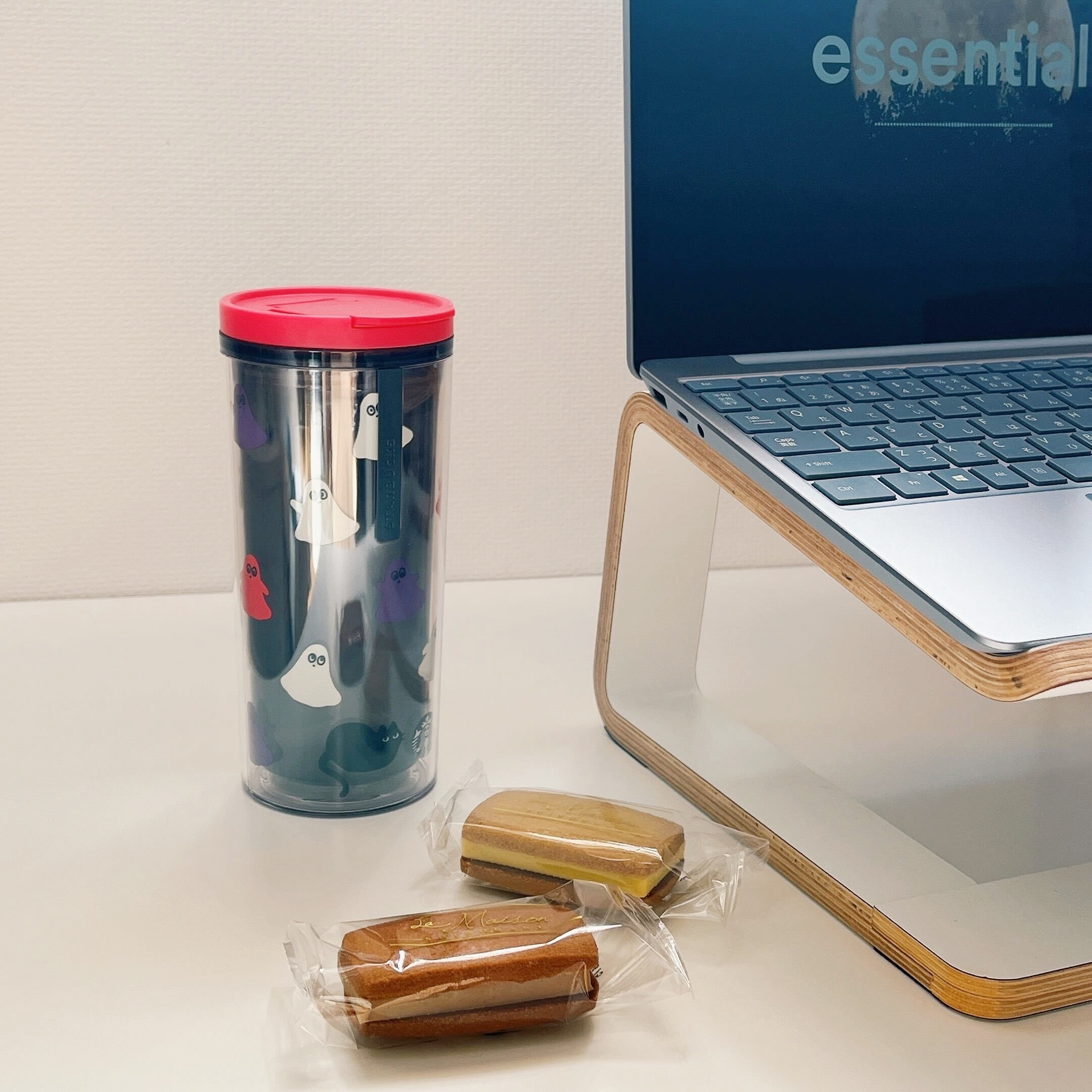 Starbucks Coffee(スターバックスコーヒー)のオススメのタンブラー「ハロウィン2023タンブラーグローインザダーク355ml」