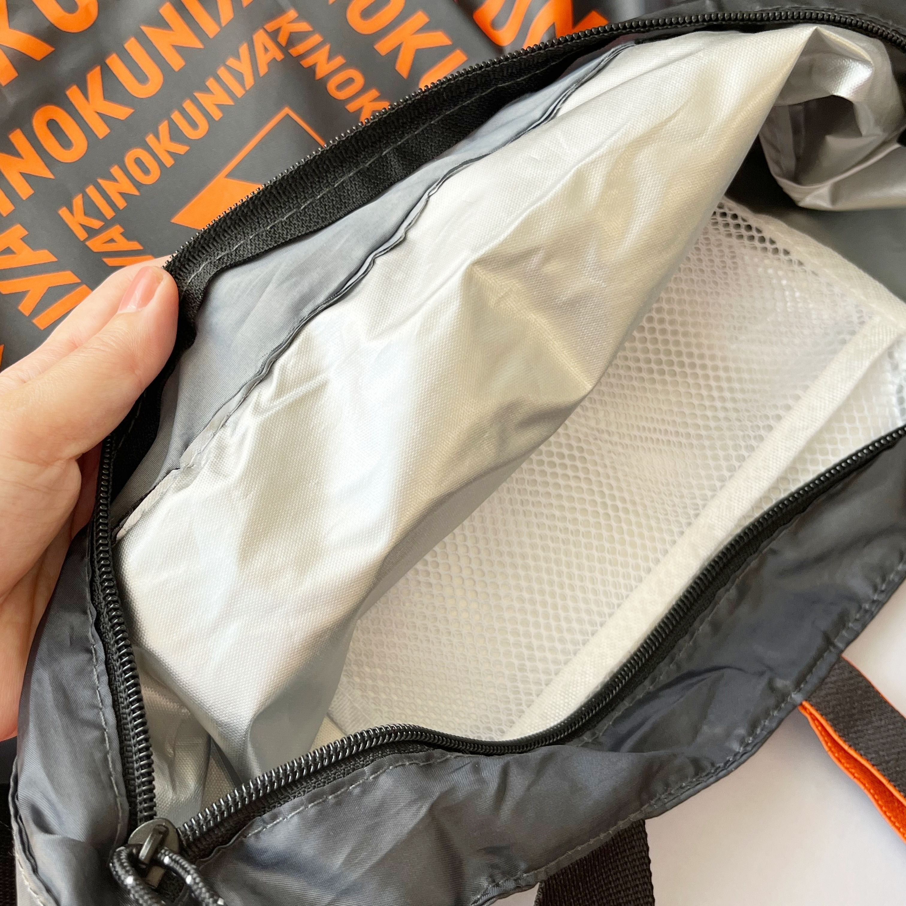 MonoMax11月の特別付録、紀ノ国屋コラボ「保温冷機能付きトートバッグ」の写真