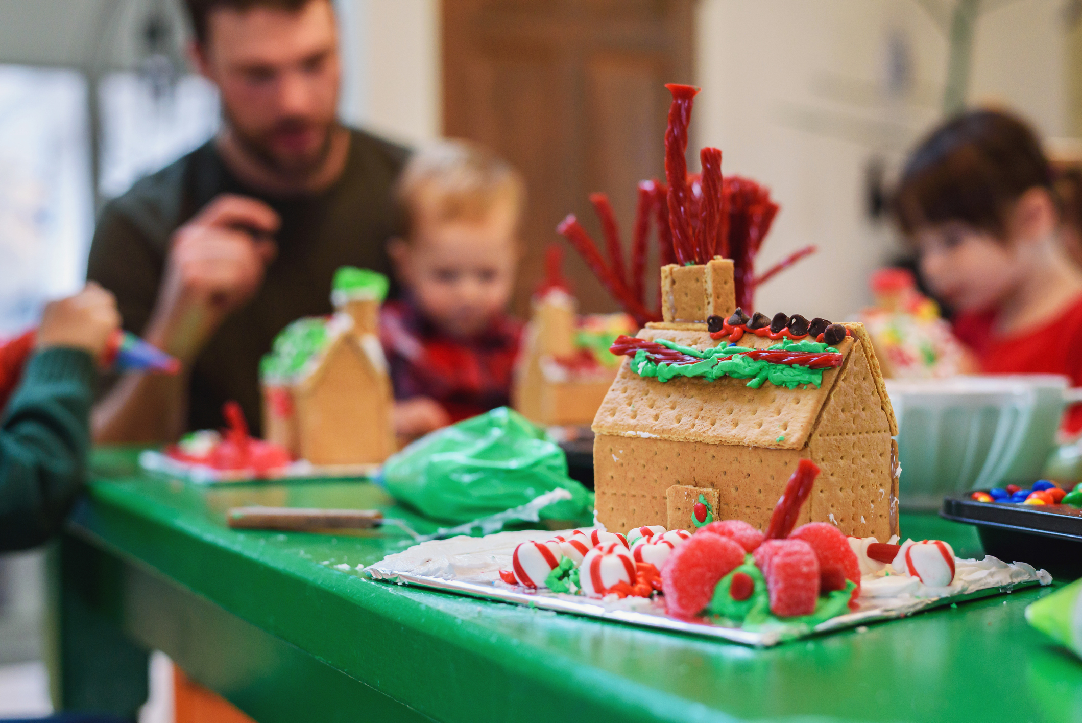 Family making gingerbread houses