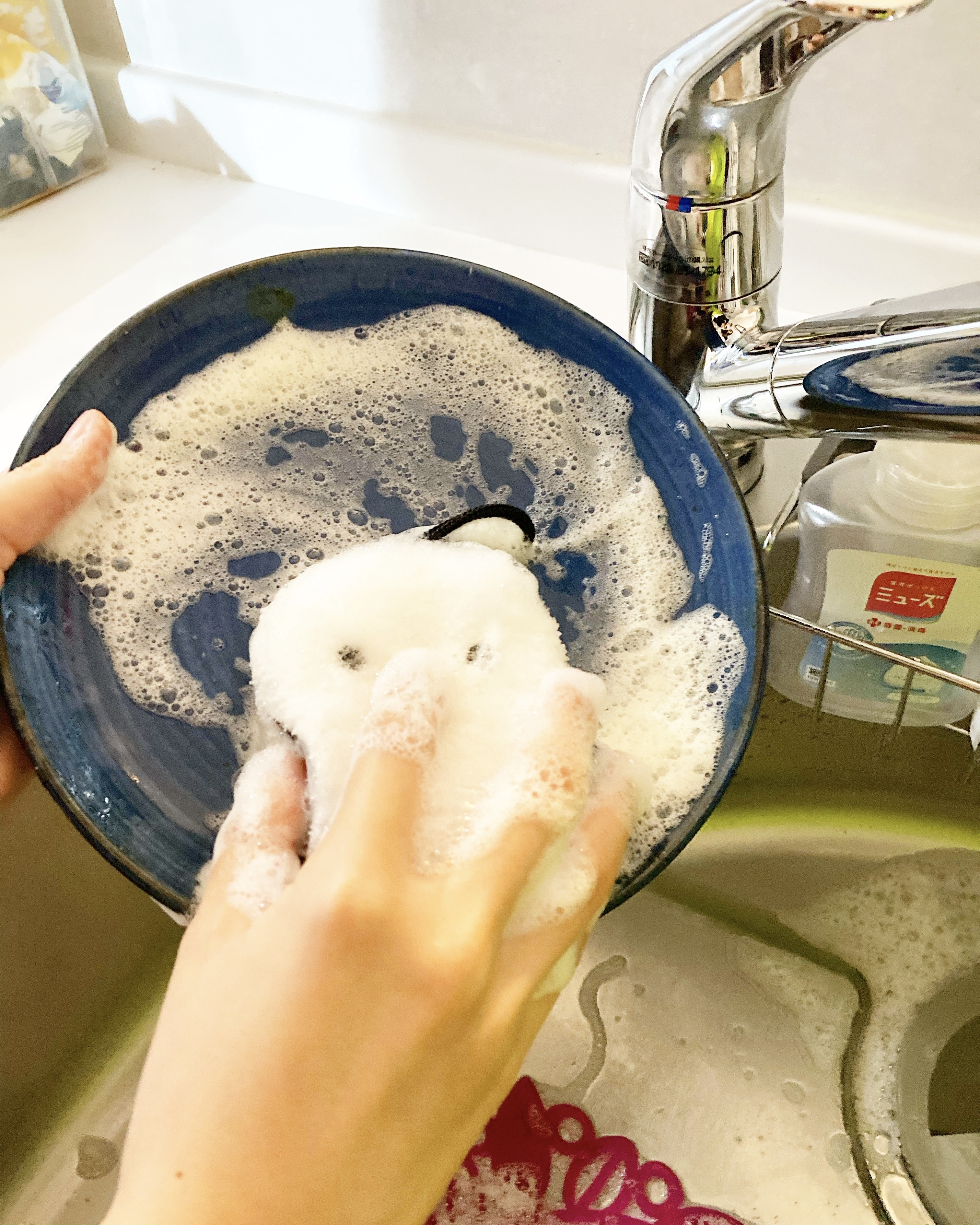 CanDo(キャンドゥ)のキッチンアイテム「キラキラキッチンスポンジシマエナガ」