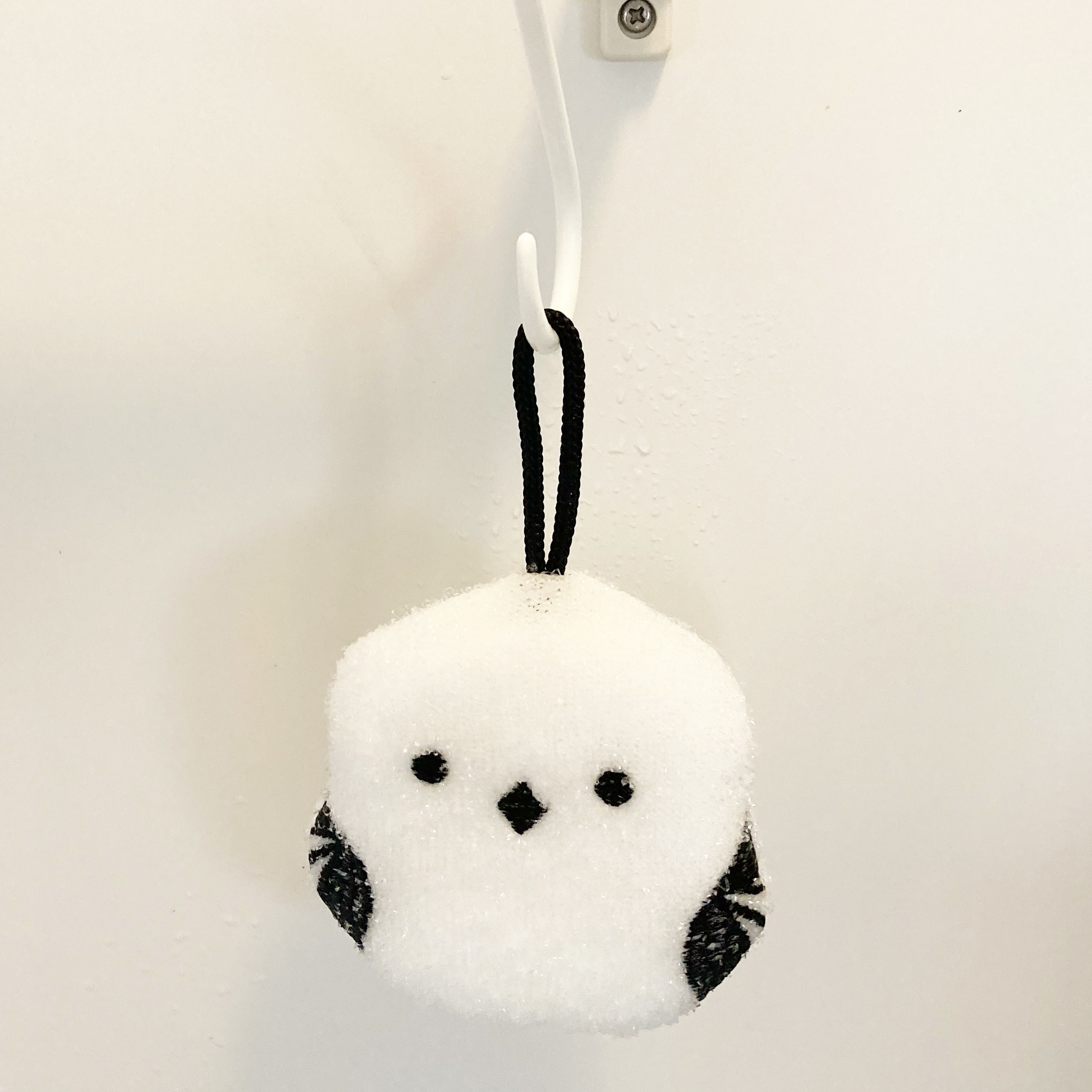 CanDo(キャンドゥ)のキッチンアイテム「キラキラキッチンスポンジシマエナガ」