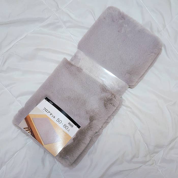 ニトリのおすすめインテリア「フロアマット(ウサギ2 LMO 50X80)」