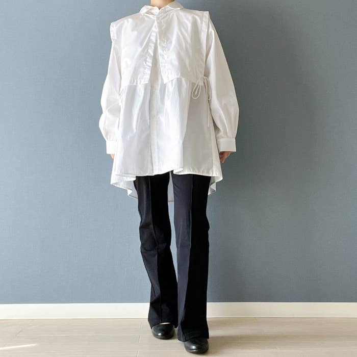 無印良品のオススメのパンツ「ストレッチピンタックフレアレギンスパンツ」