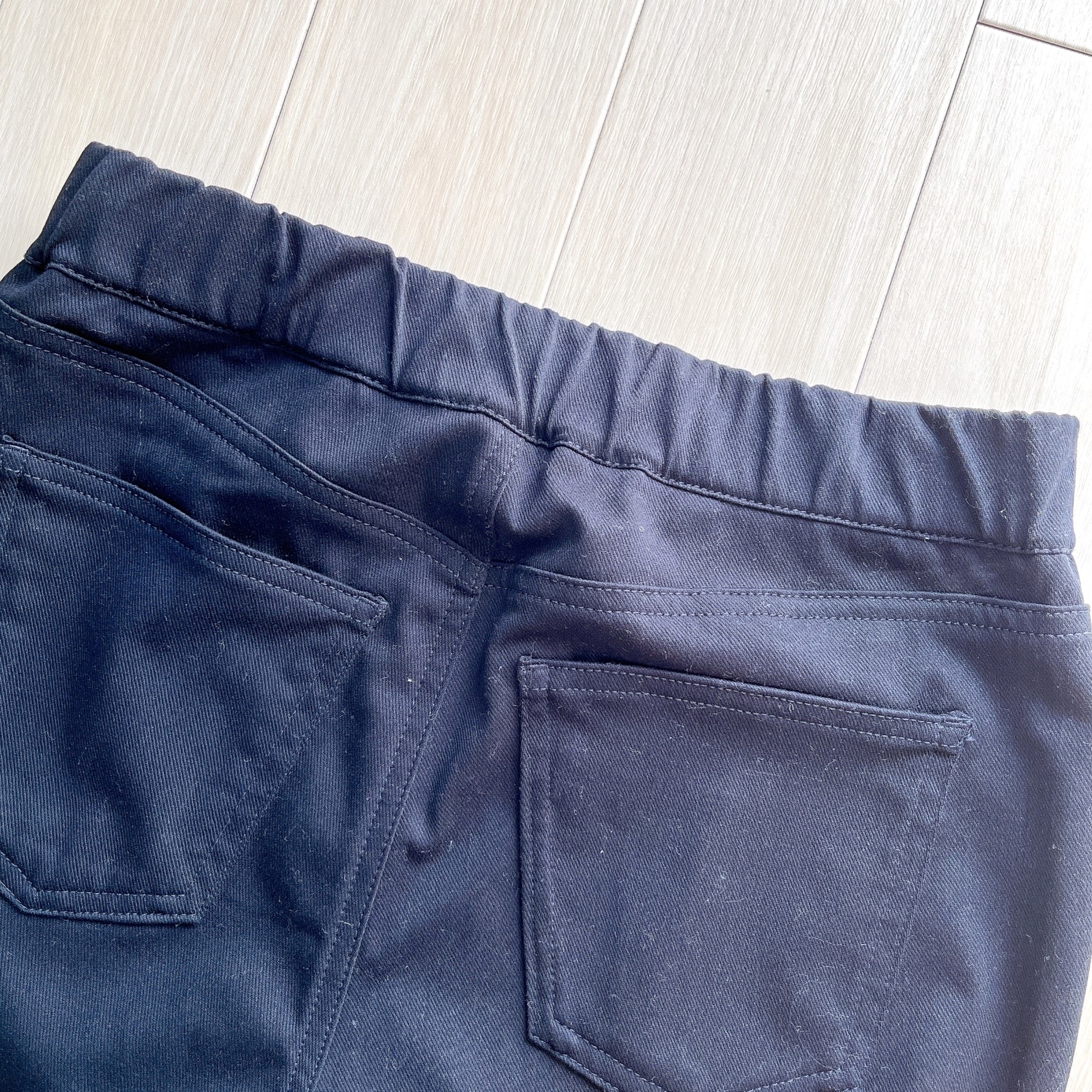 無印良品のオススメのパンツ「ストレッチピンタックフレアレギンスパンツ」