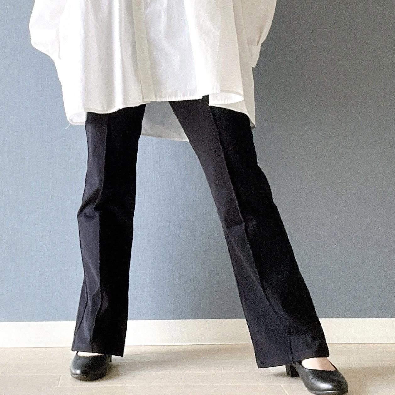 無印良品のオススメのパンツ「ストレッチピンタックフレアレギンスパンツ」