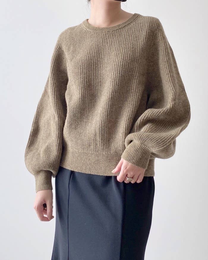 UNIQLO(ユニクロ)のおすすめトップス「プレミアムラムボリュームスリーブセーター(長袖)」