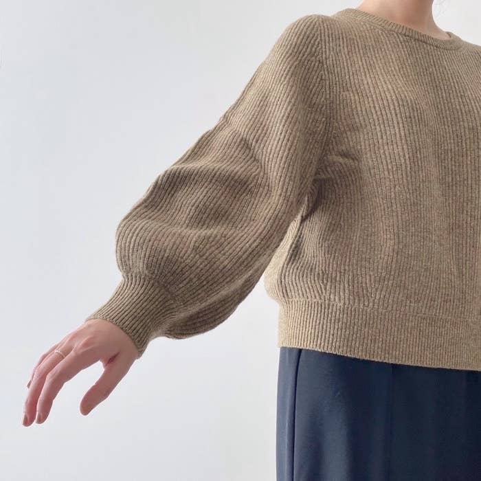 UNIQLO(ユニクロ)のおすすめトップス「プレミアムラムボリュームスリーブセーター(長袖)」