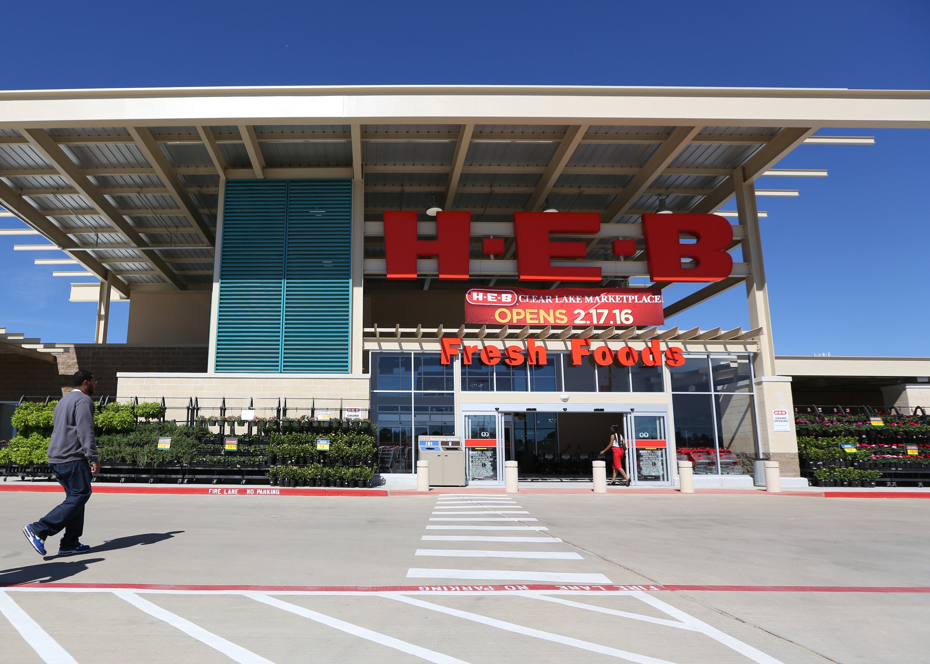 H-E-B Grocery store. Sign reads: &quot;Fresh Foods.&quot;