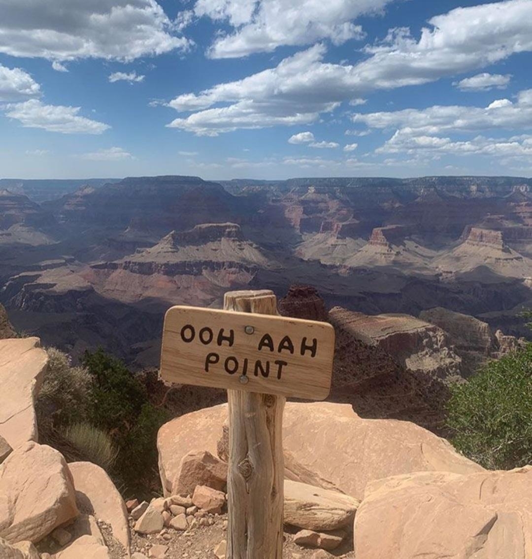 Sign in front of the Grand Canyon that says &quot;Ooh aah point&quot;