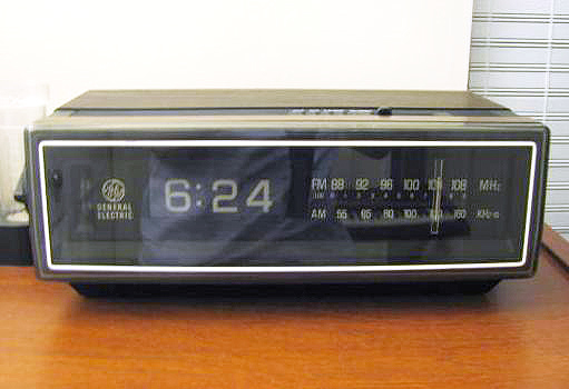 A boxy GE AM/FM clock radio