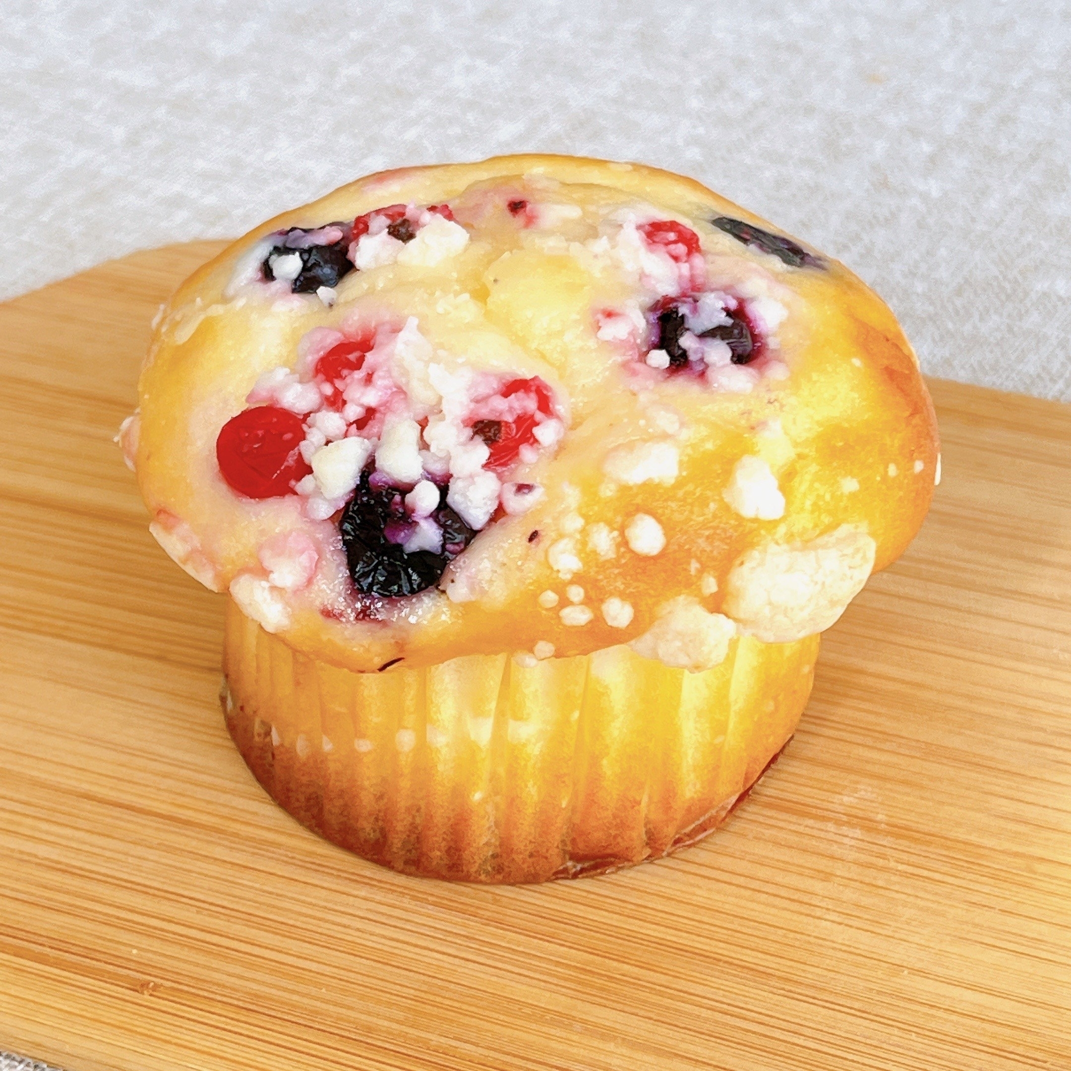 ミスドのオススメのスイーツ「しっとりマフィン ベリーヨーグルト」