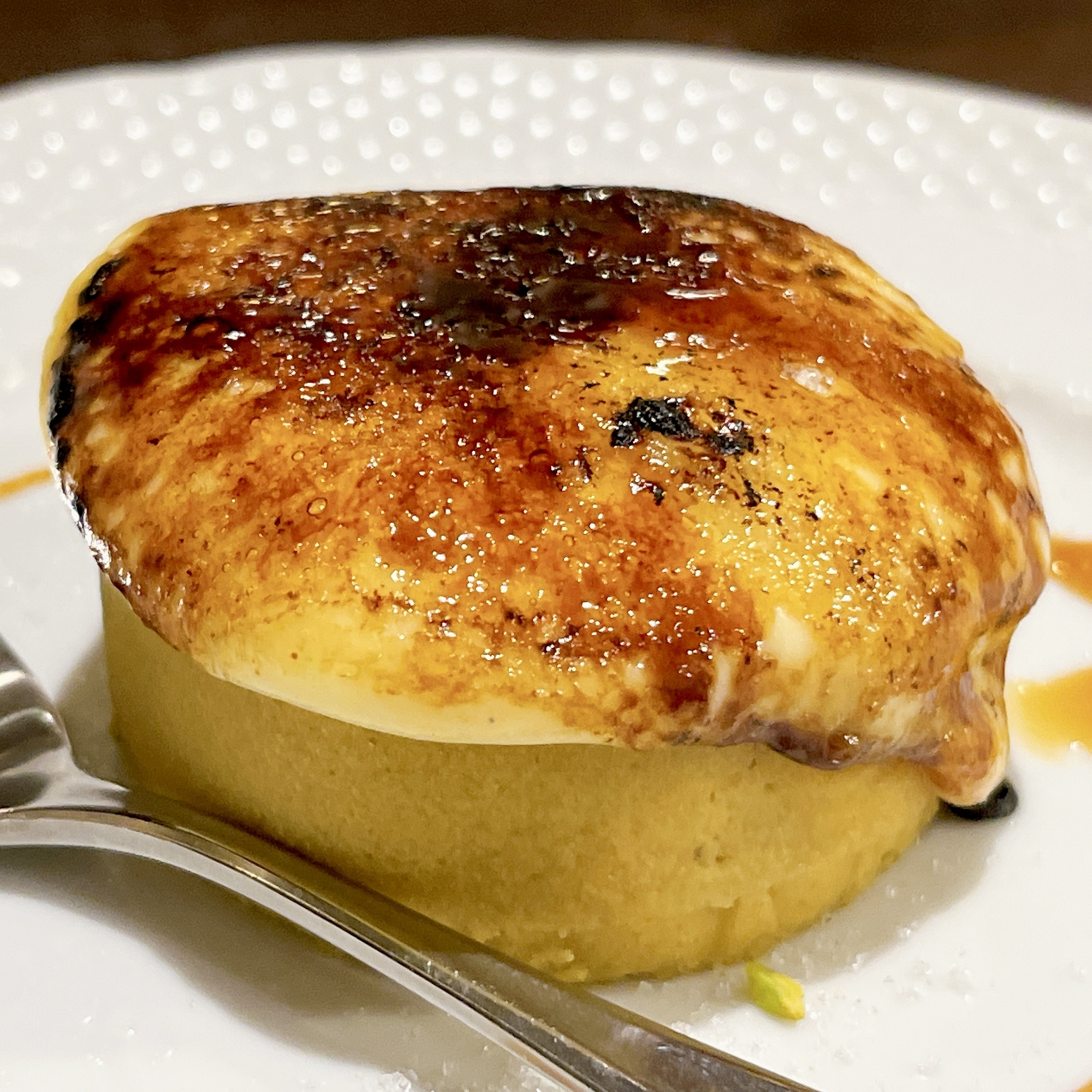 星乃珈琲のおすすめスイーツ「とろけるカスタードとりんごのスイートポテトブリュレ」