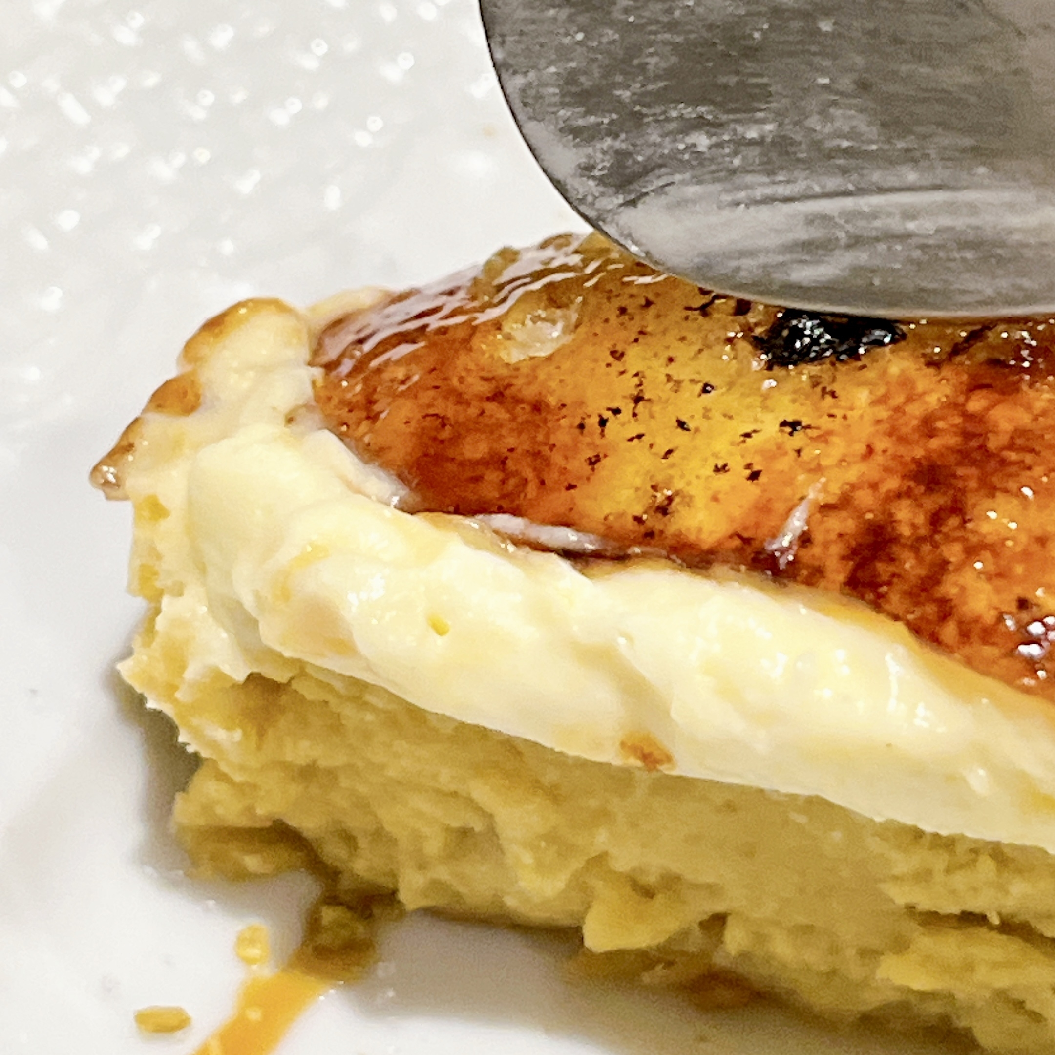 星乃珈琲のおすすめスイーツ「とろけるカスタードとりんごのスイートポテトブリュレ」