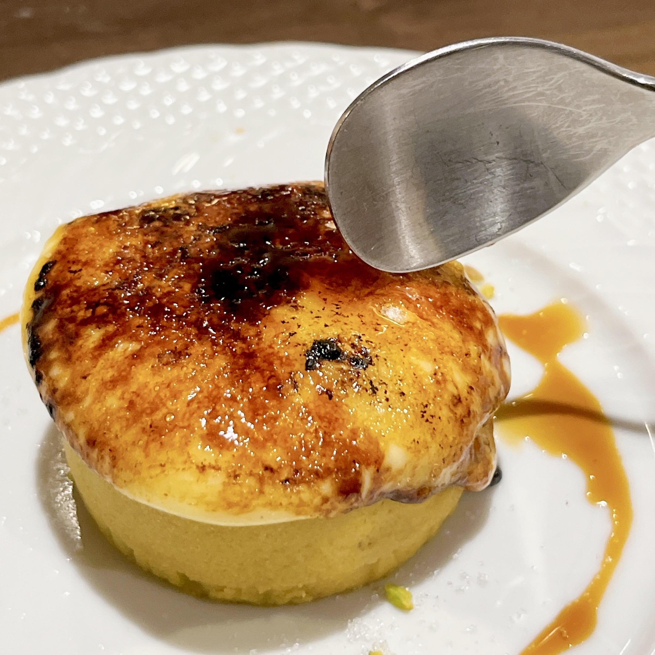 星乃珈琲のおすすめスイーツ「とろけるカスタードとりんごのスイートポテトブリュレ」