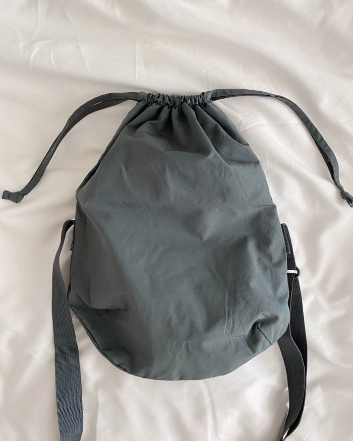 ユニクロのオススメのバッグ「ドローストリングバッグ（スモール）」