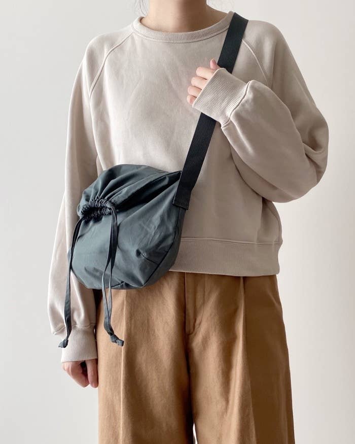 ユニクロのオススメのバッグ「ドローストリングバッグ（スモール）」