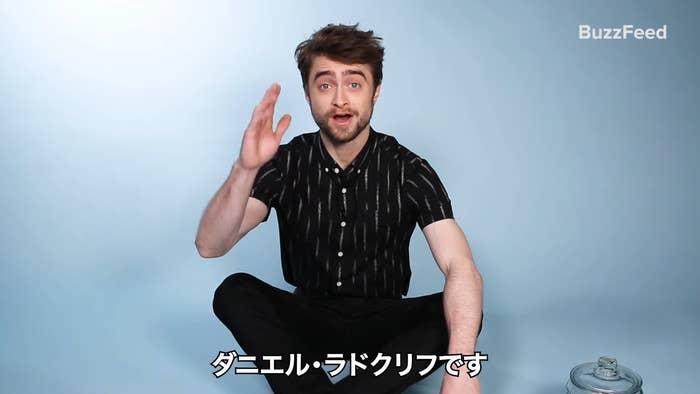 インタビューに答えるダニエル・ラドクリフ