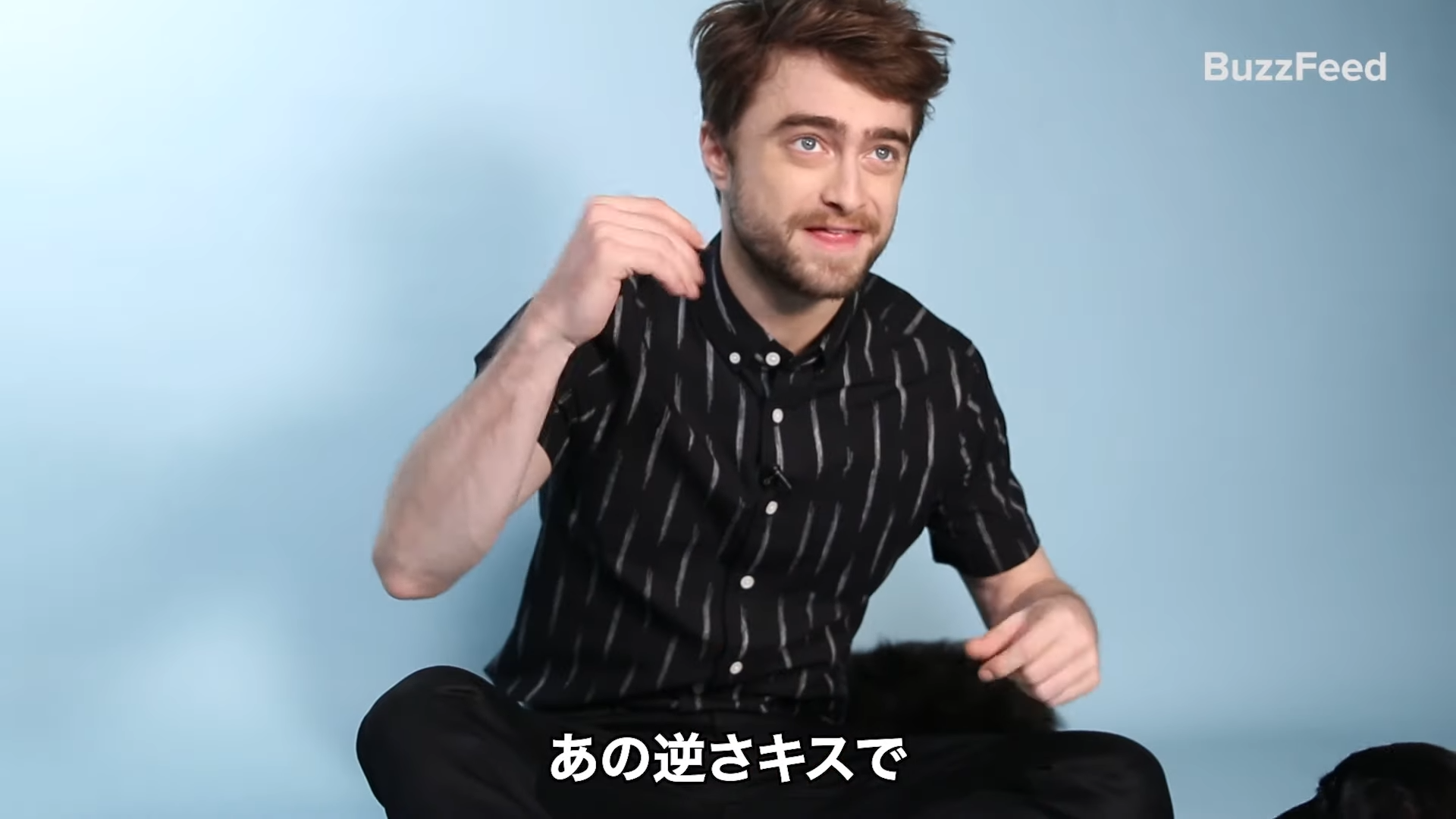 インタビューに答えるダニエル・ラドクリフ