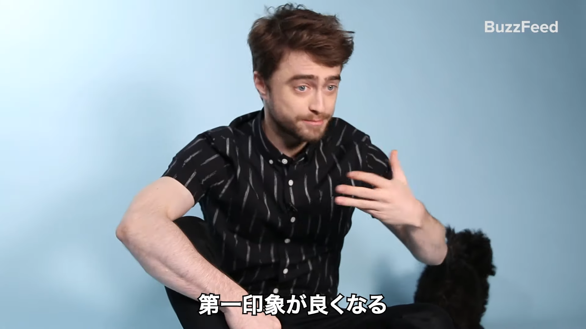 インタビューに答えるダニエル・ラドクリフ