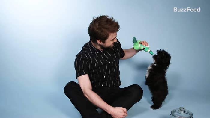 インタビューに答えるダニエル・ラドクリフ