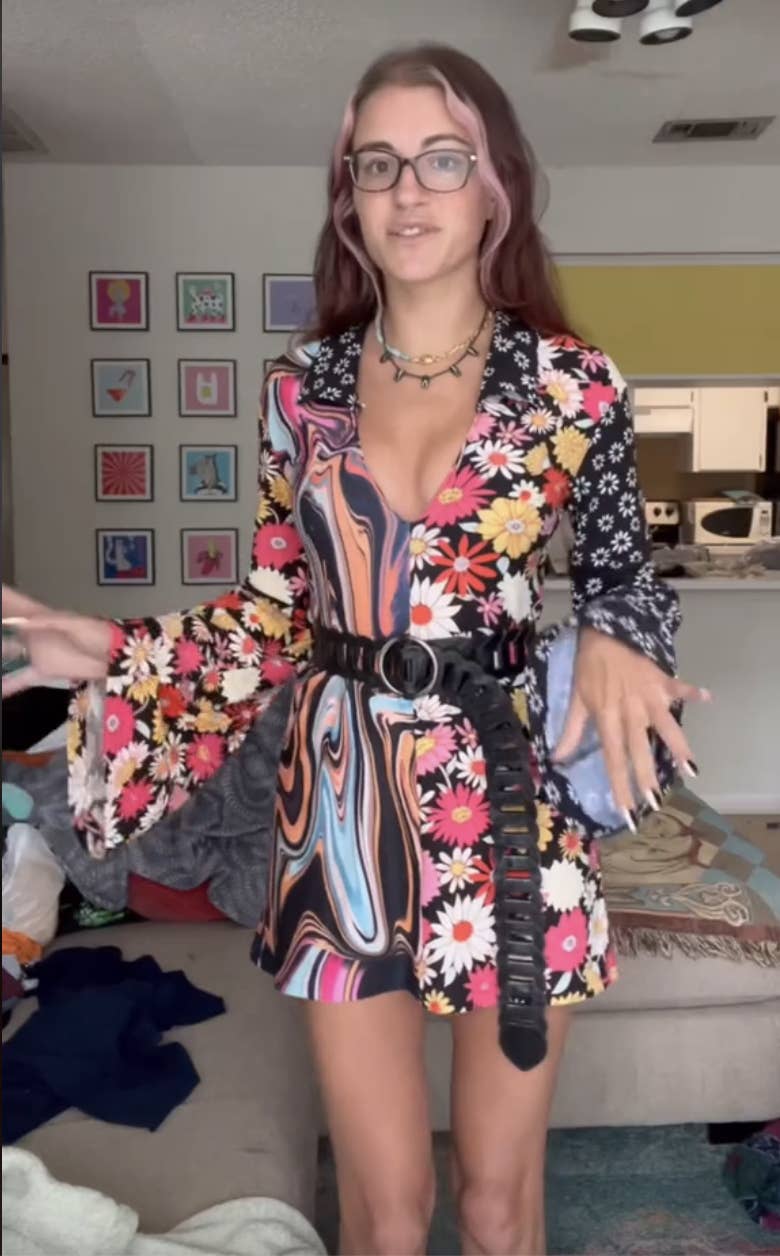 Way more fun than a yard sale': Woman turns live clothing sale into  thrifting service, Nvdaily