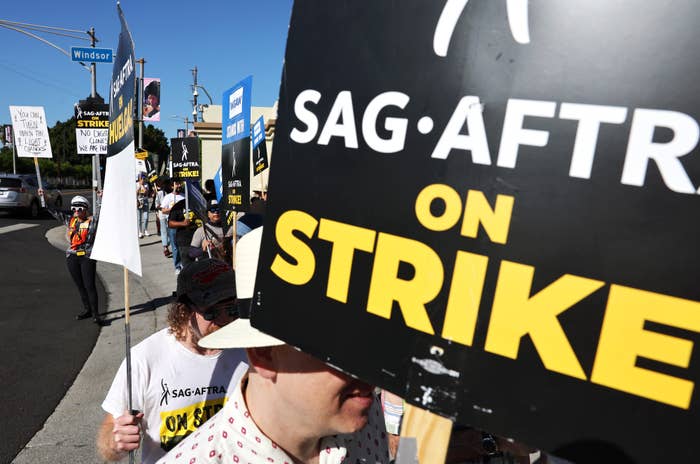 the union actors on strike holding signs