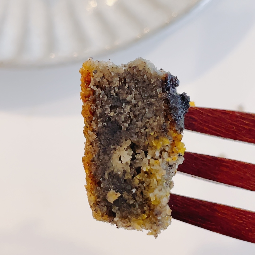 成城石井のオススメのスイーツ「北海道産南瓜と黒胡麻のケーキ」