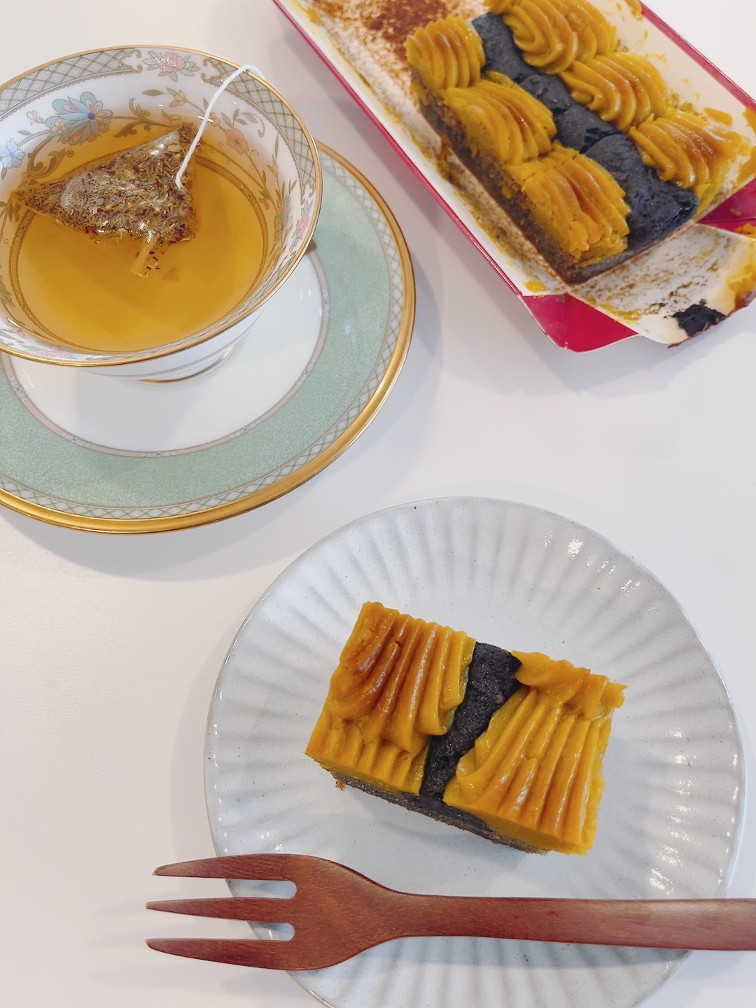 成城石井のオススメのスイーツ「北海道産南瓜と黒胡麻のケーキ」